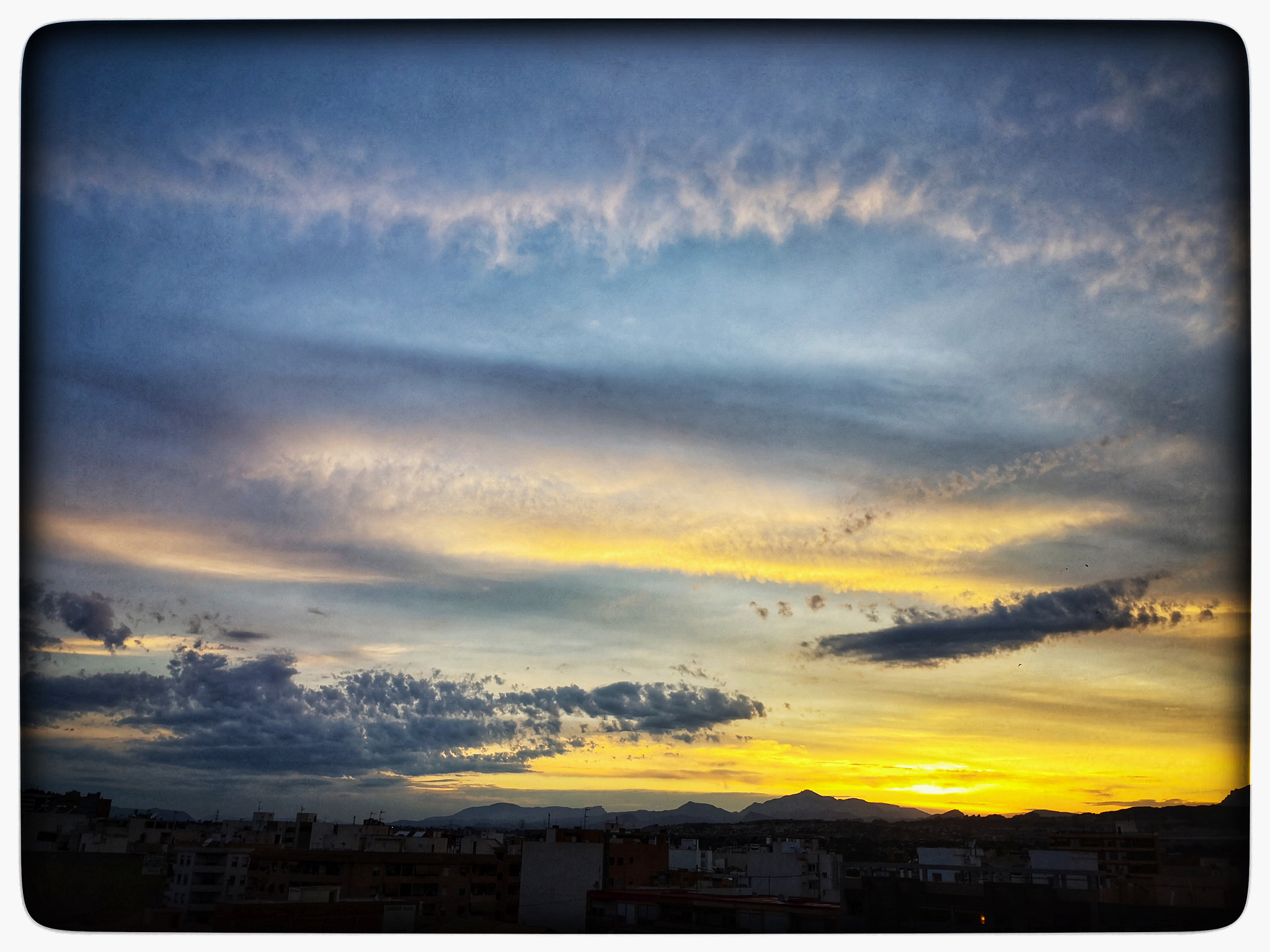HUAWEI Mate 10 sample photo. Le soir arrive photography