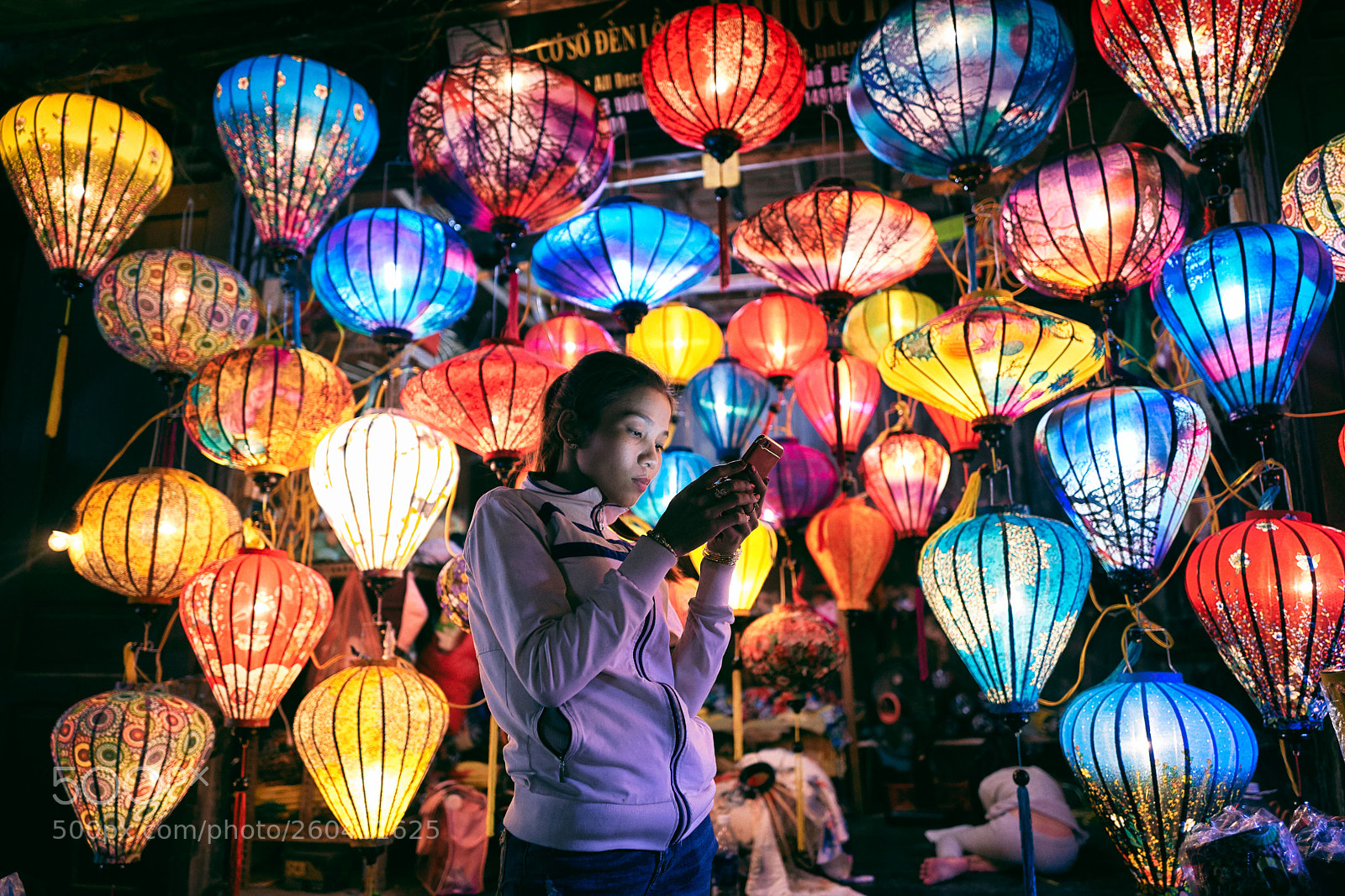 Leica Q (Typ 116) sample photo. Under the lanterns photography
