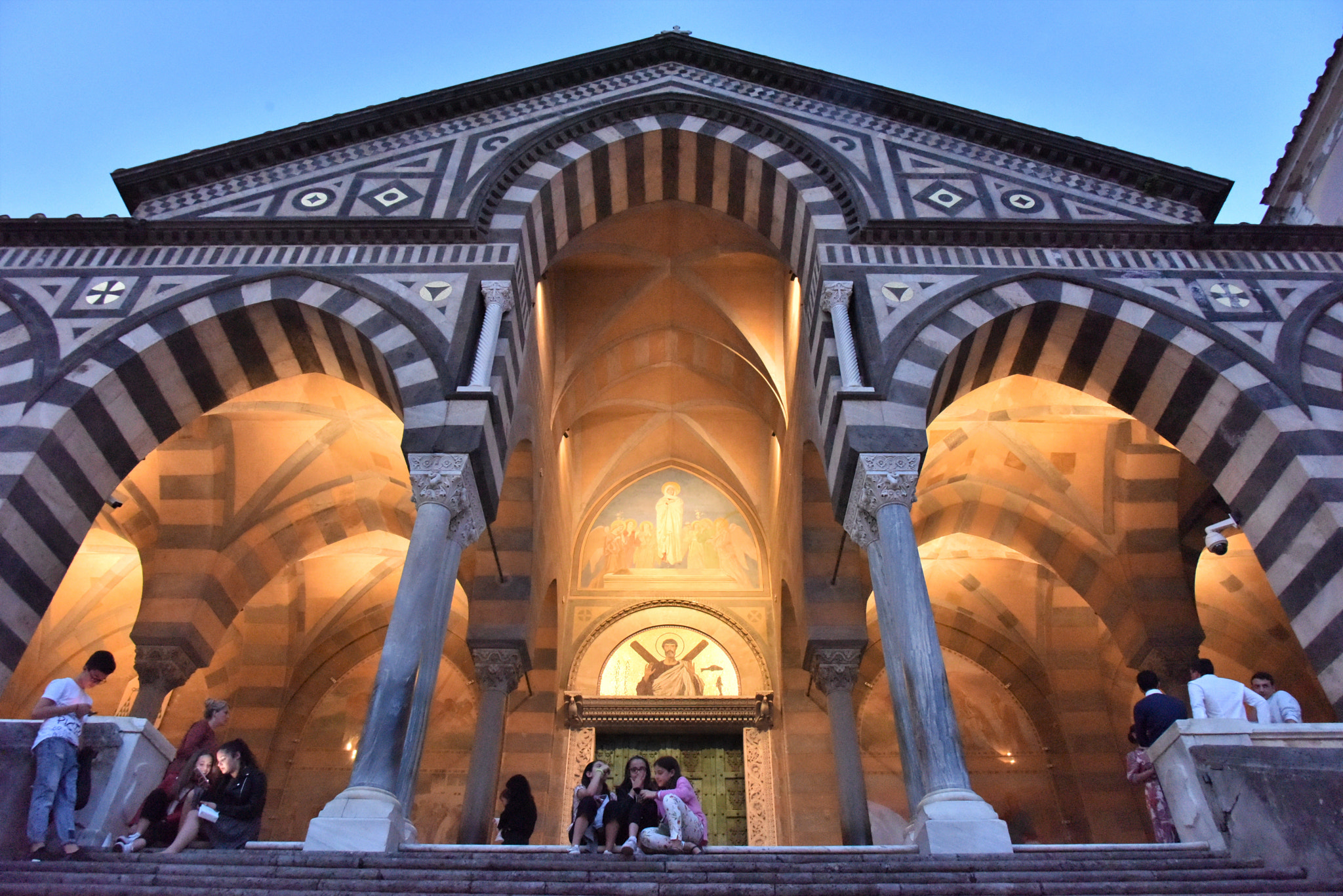 Nikon AF-S Nikkor 24-120mm F4G ED VR sample photo. Awaiting the end of mass at amalfi cathedral photography