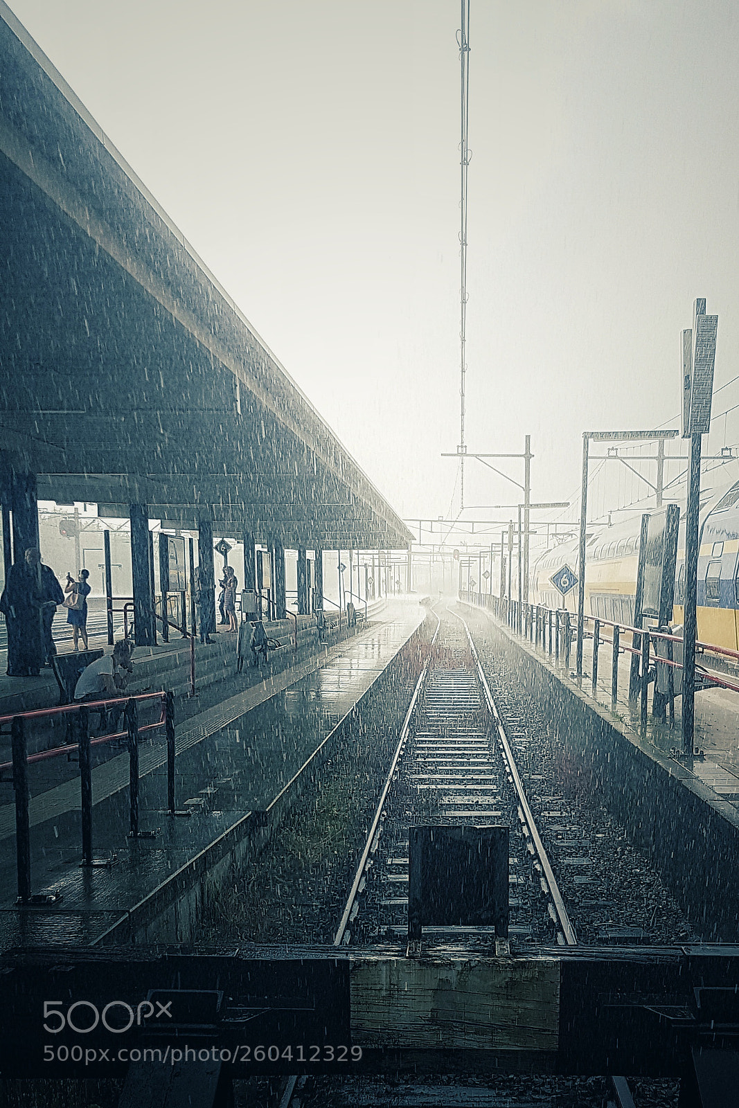 Samsung Galaxy S7 sample photo. When it rains it photography