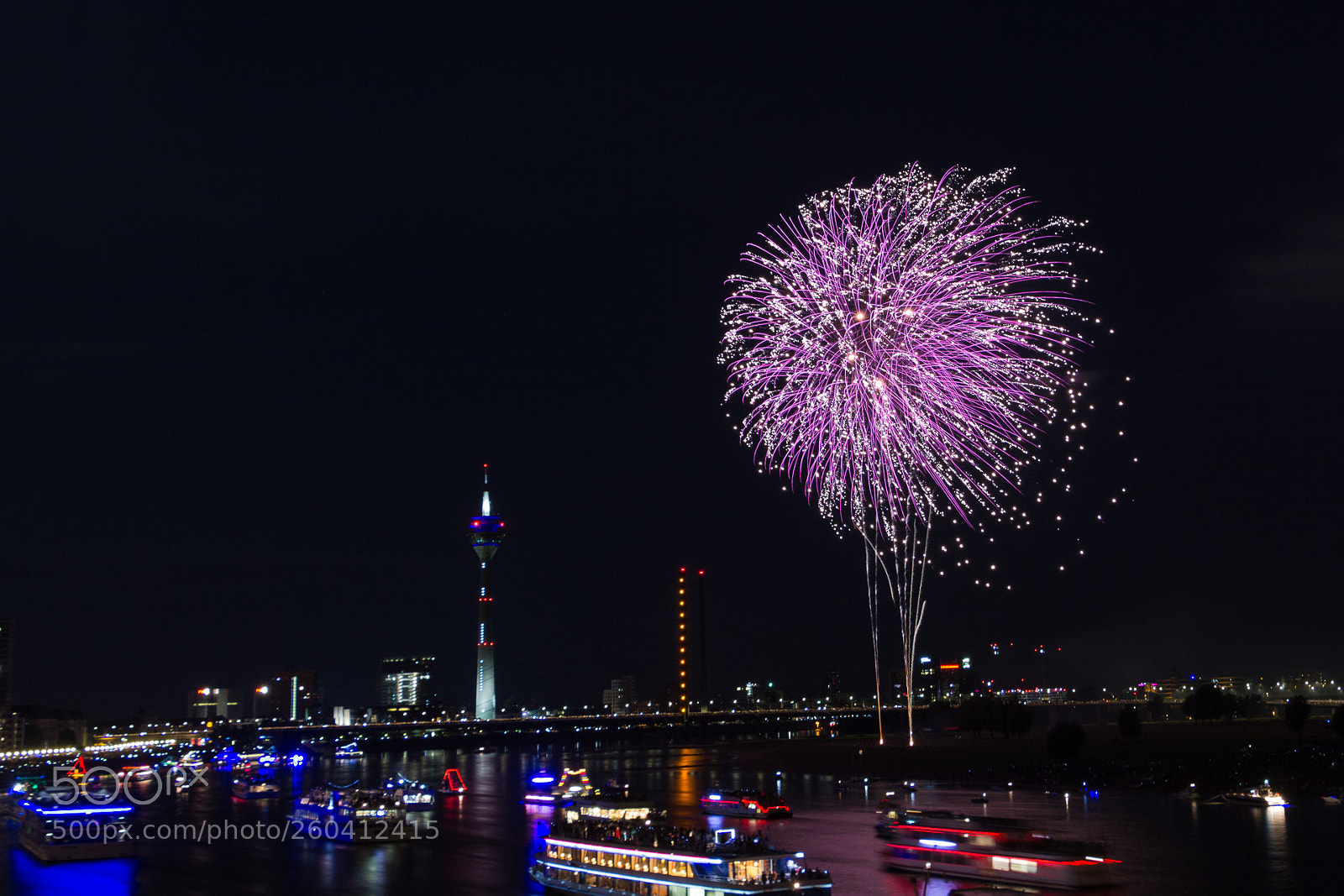 Canon EOS 550D (EOS Rebel T2i / EOS Kiss X4) sample photo. Japanese fireworks photography