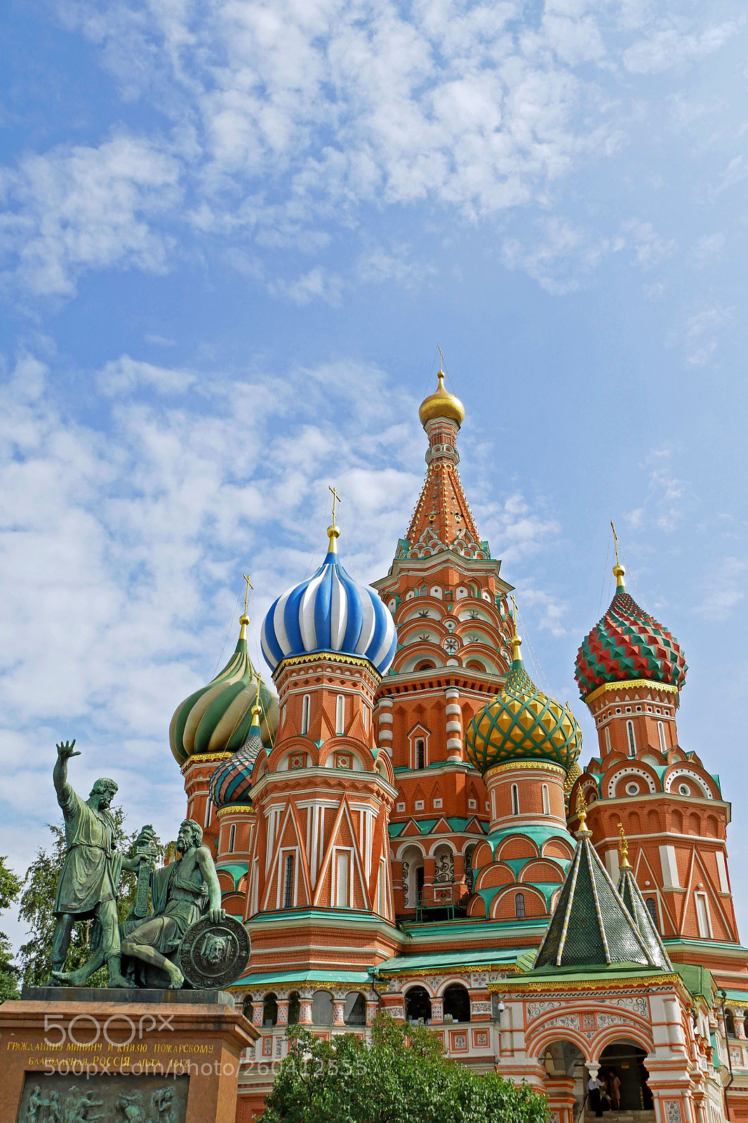 Panasonic Lumix DMC-GX85 (Lumix DMC-GX80 / Lumix DMC-GX7 Mark II) sample photo. St. basil's cathedral, red photography