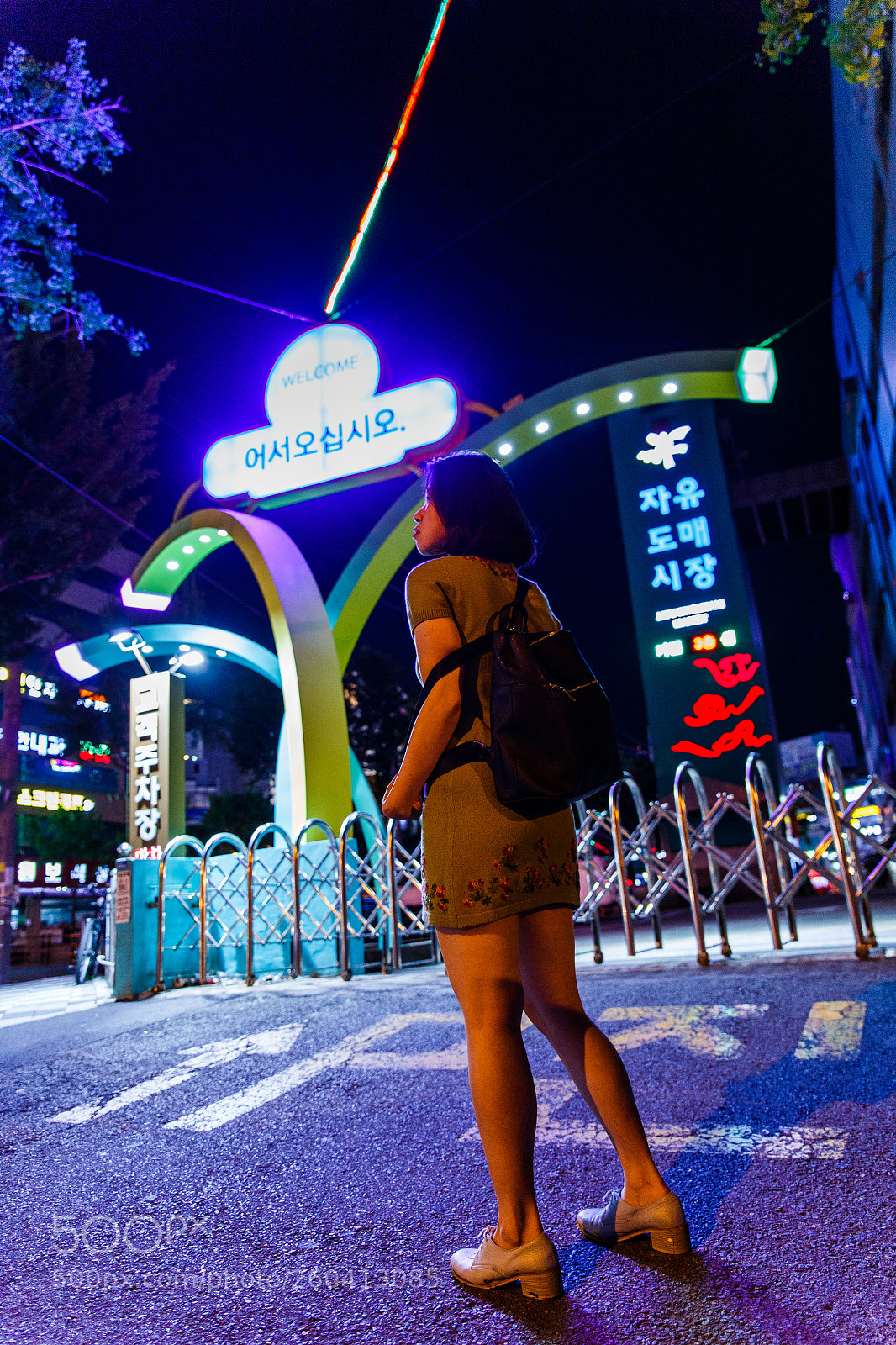Canon EOS 6D sample photo. Street girl photography