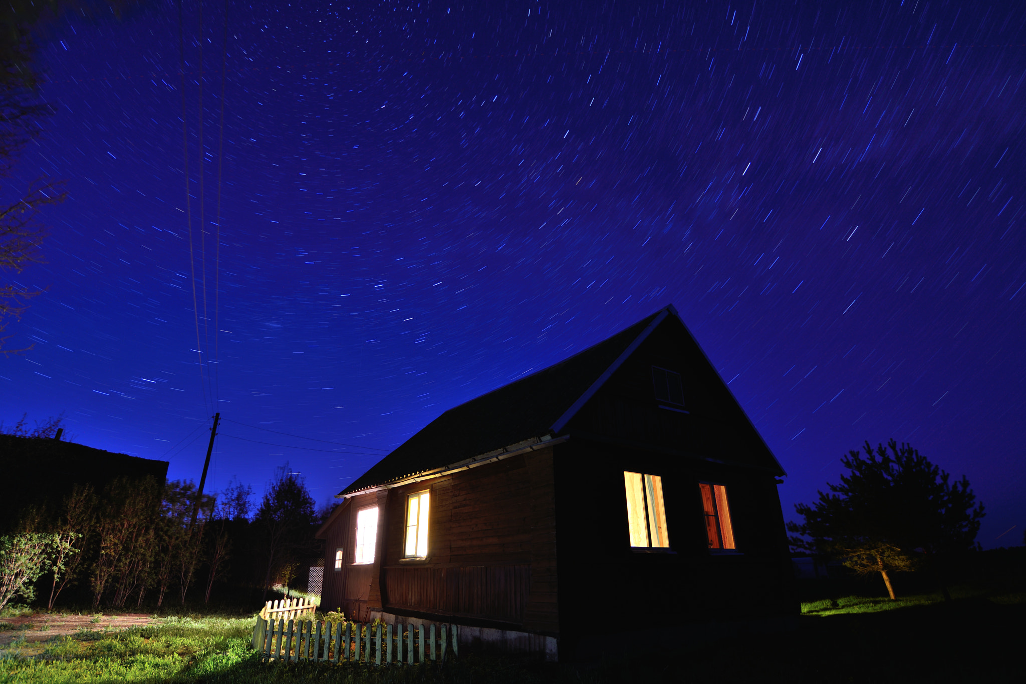 Nikon AF-S Nikkor 18-35mm F3.5-4.5G ED sample photo. A small house, rushing in a vast space. photography