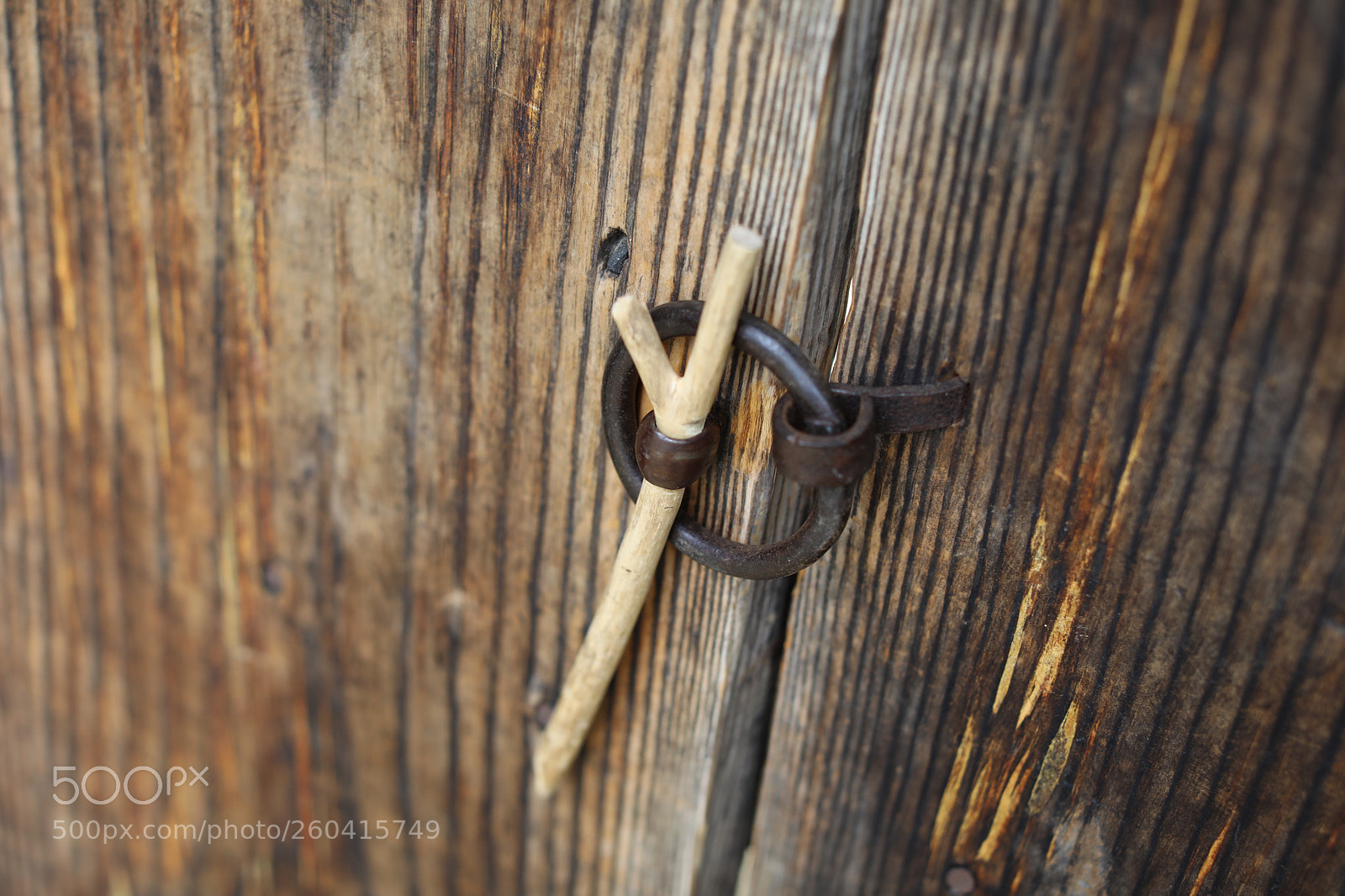 Canon EOS 5D Mark IV sample photo. Traditional door lock photography