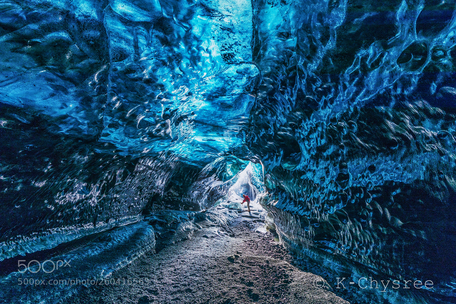 Canon EOS 5D Mark IV sample photo. Icecave in icelandic photography