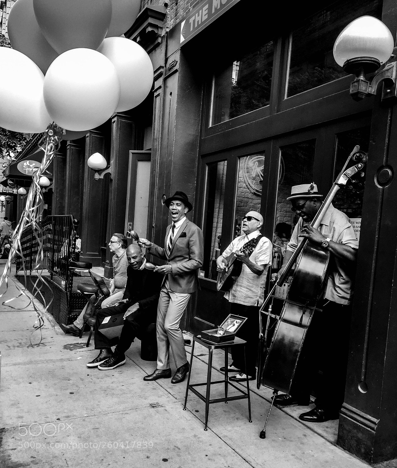 Apple iPhone 6 sample photo. Street performers photography