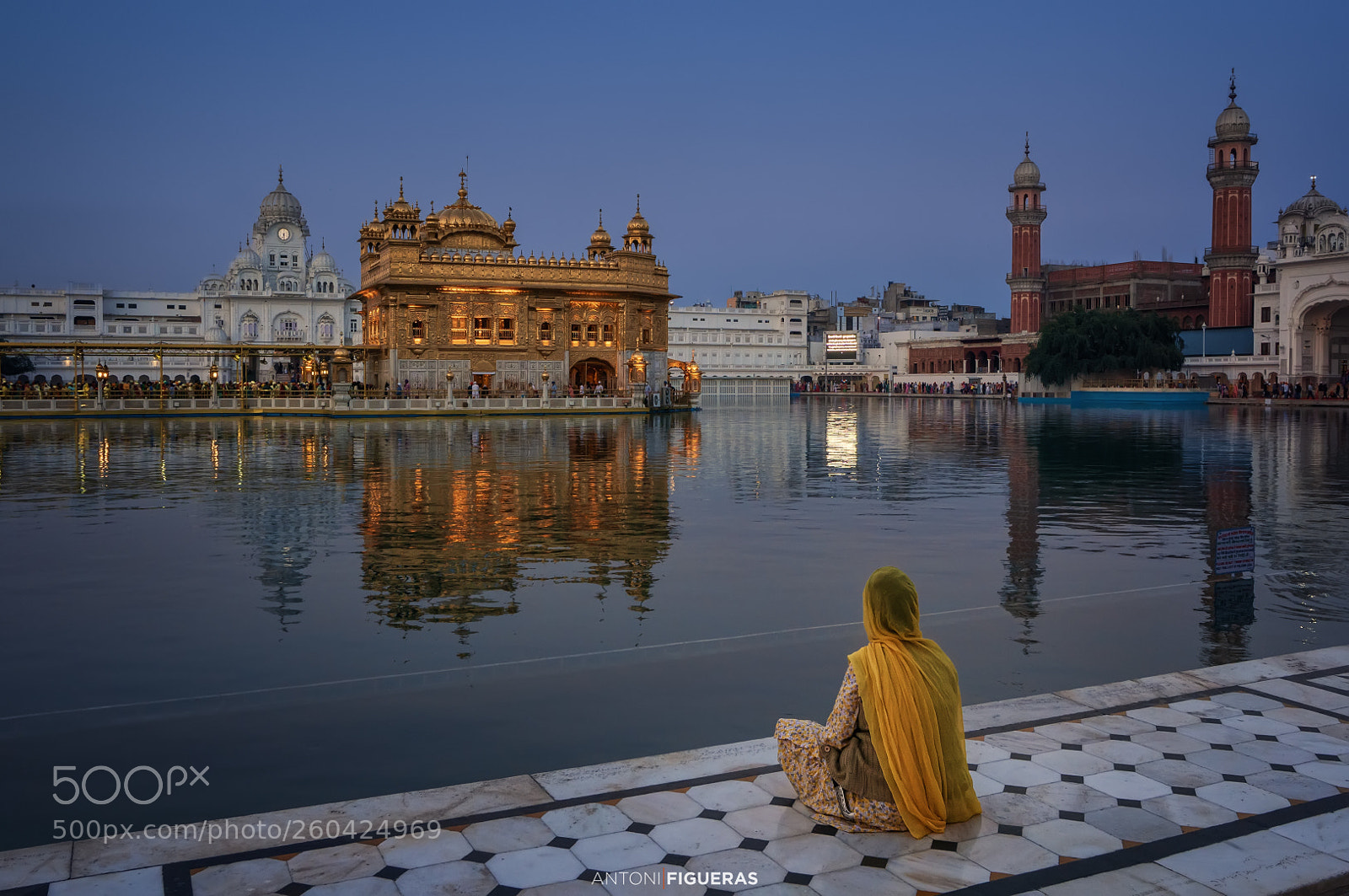 Sony a7R II sample photo. Amritsar, harmandir sahib, woman photography