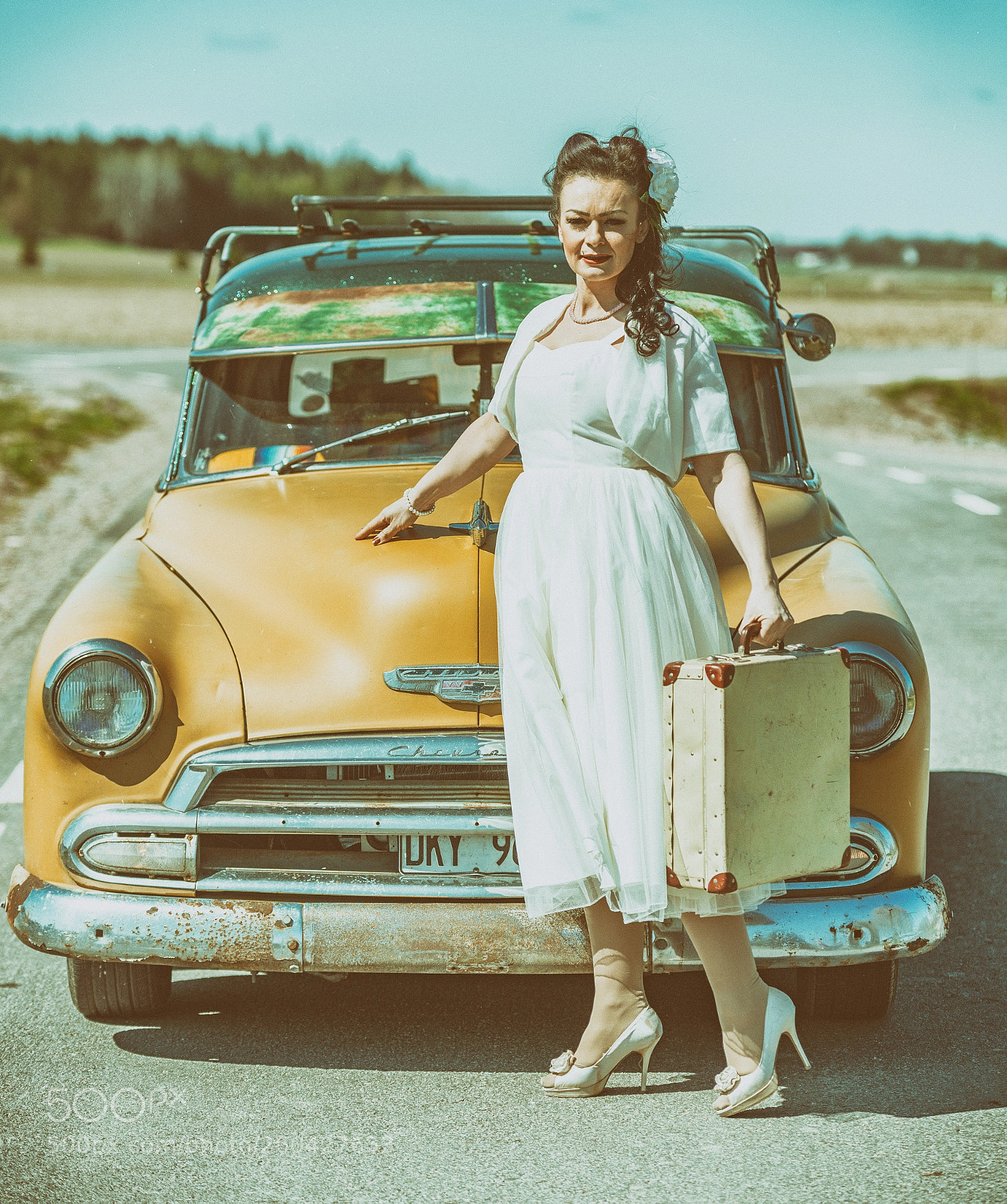 Nikon D800 sample photo. Lady and the suitecase photography