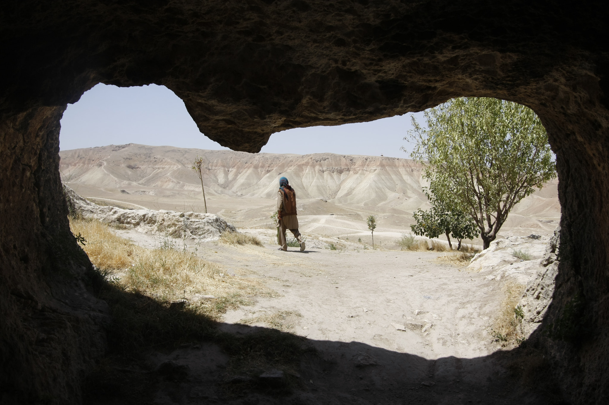 Canon EOS 40D + Canon EF-S 10-22mm F3.5-4.5 USM sample photo. Cave in samangan photography
