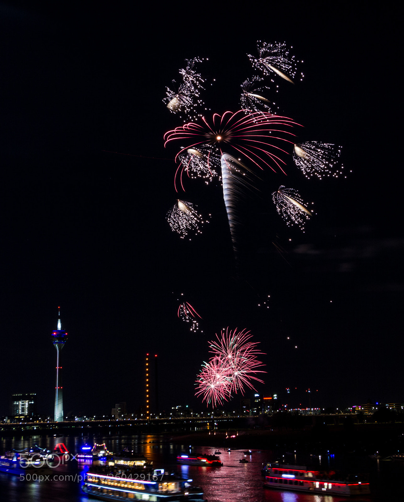 Canon EOS 550D (EOS Rebel T2i / EOS Kiss X4) sample photo. Japanese fireworks ii photography
