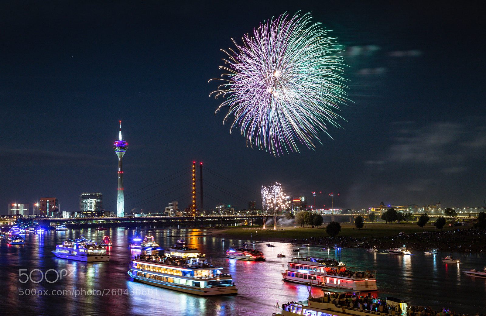 Canon EOS 6D Mark II sample photo. Düsseldorf fireworks photography