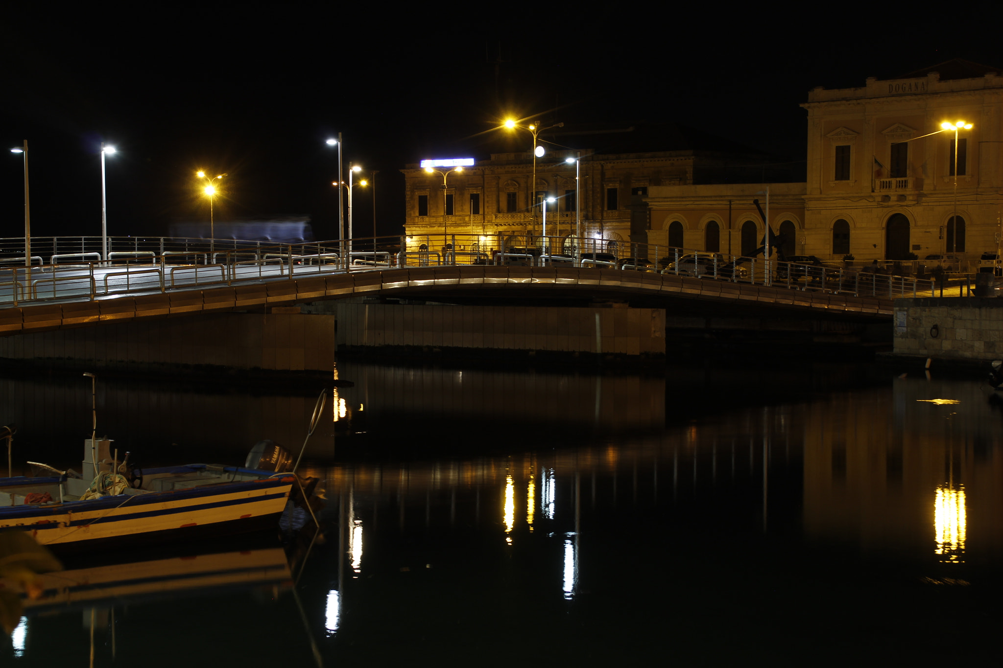 Canon EF 75-300mm F4.0-5.6 IS USM sample photo. Ortigia by night photography