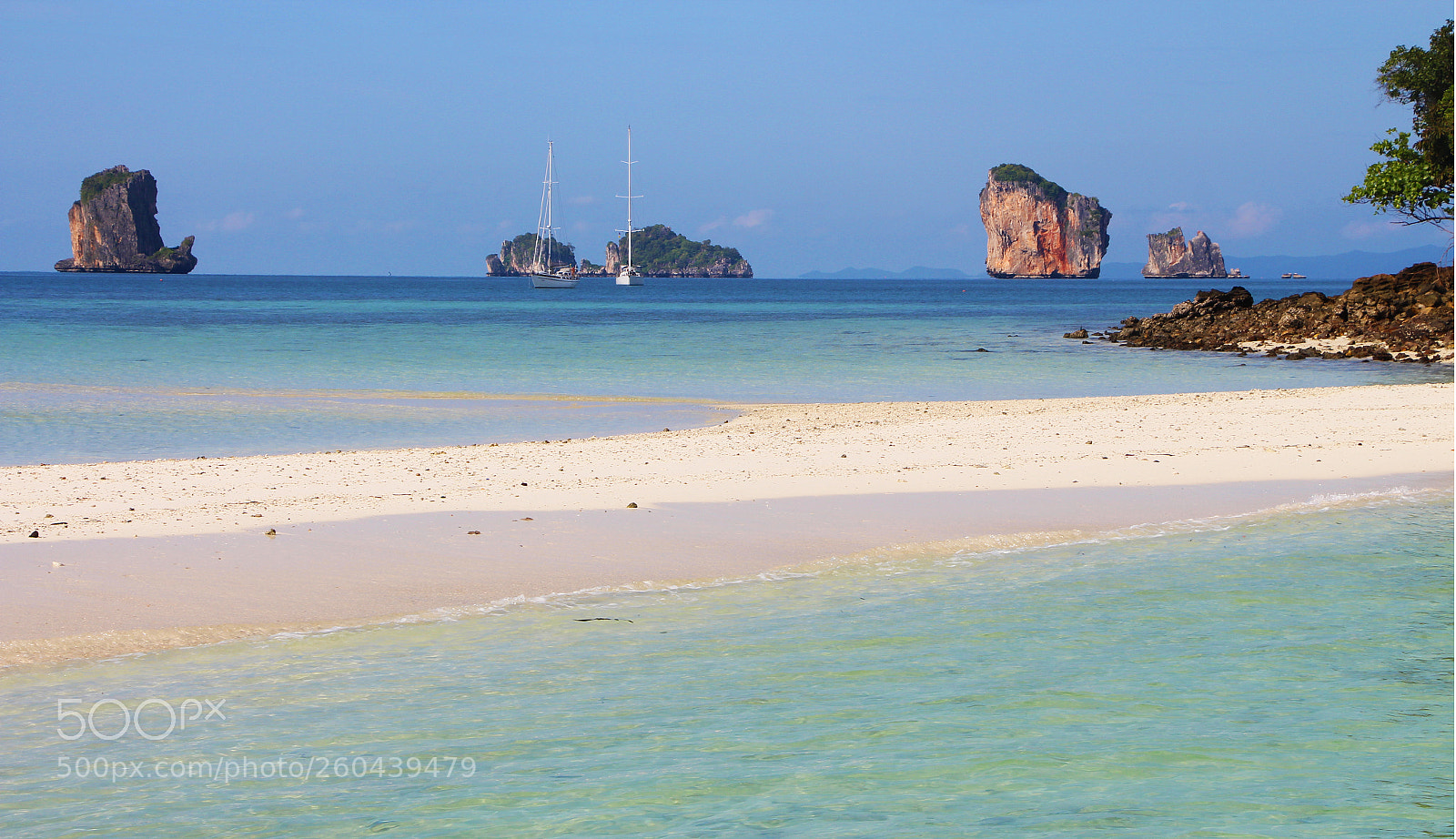 Canon EOS 650D (EOS Rebel T4i / EOS Kiss X6i) sample photo. Beach sand ocean yacht photography