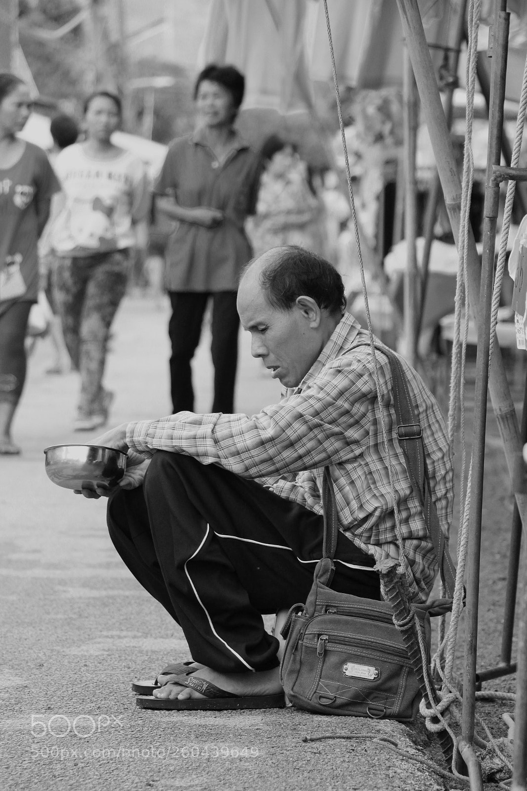 Canon EOS 650D (EOS Rebel T4i / EOS Kiss X6i) sample photo. Man street market photography