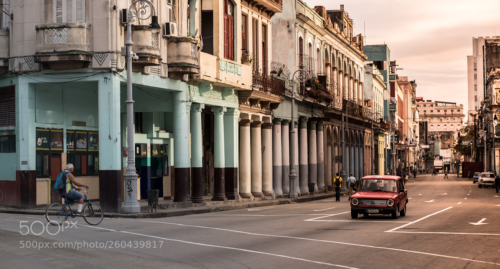 Canon EOS 6D Mark II sample photo. Streets of havana photography