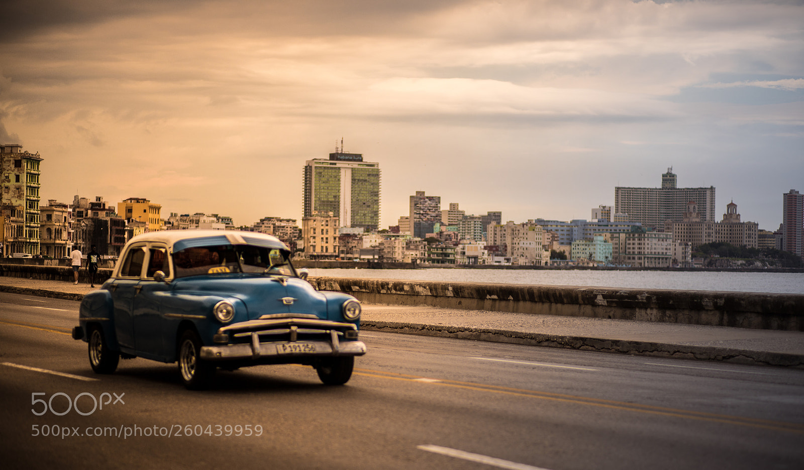 Canon EOS 6D Mark II sample photo. Streets of havana photography