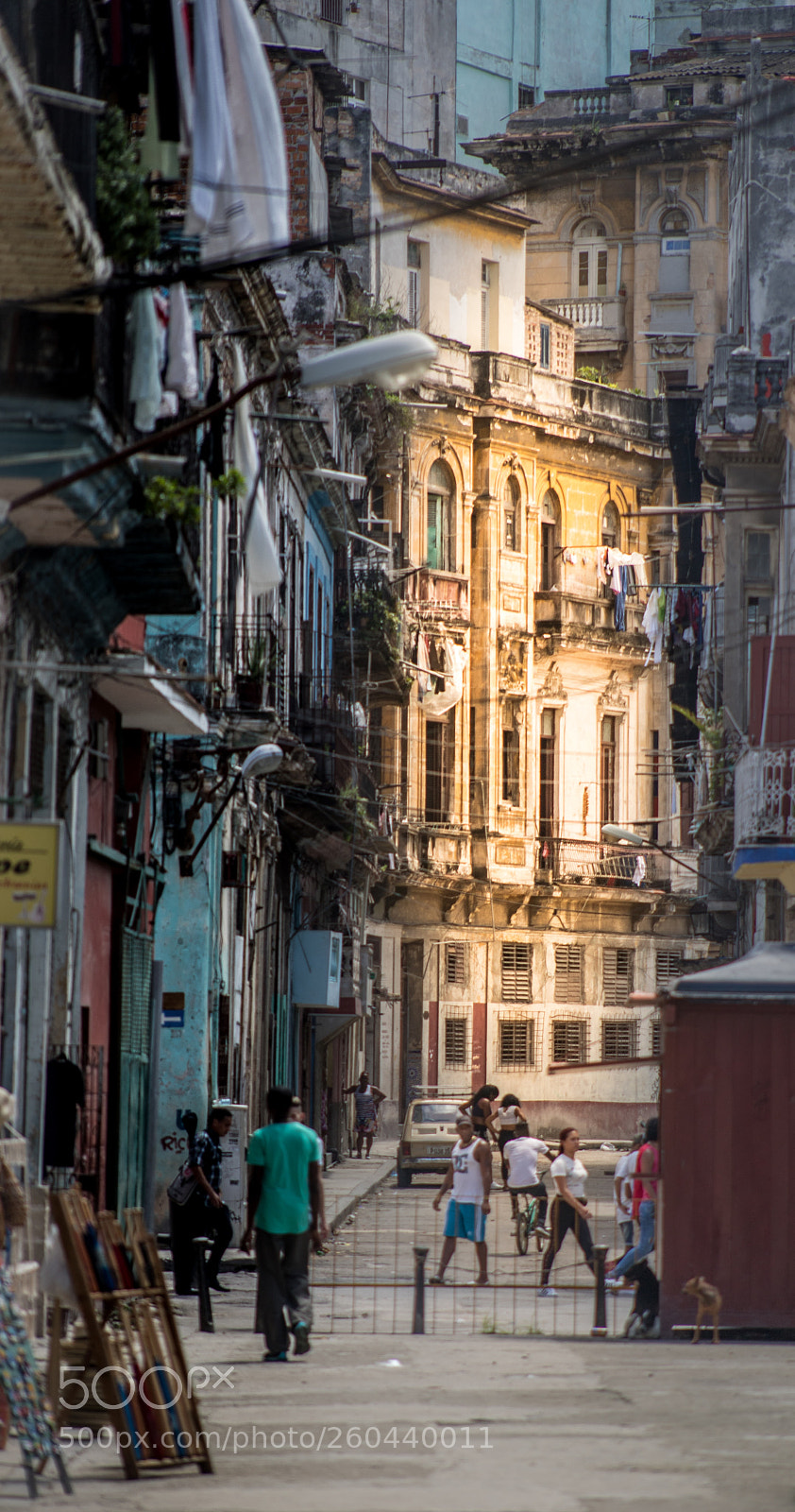 Canon EOS 6D Mark II sample photo. Streets of havana photography