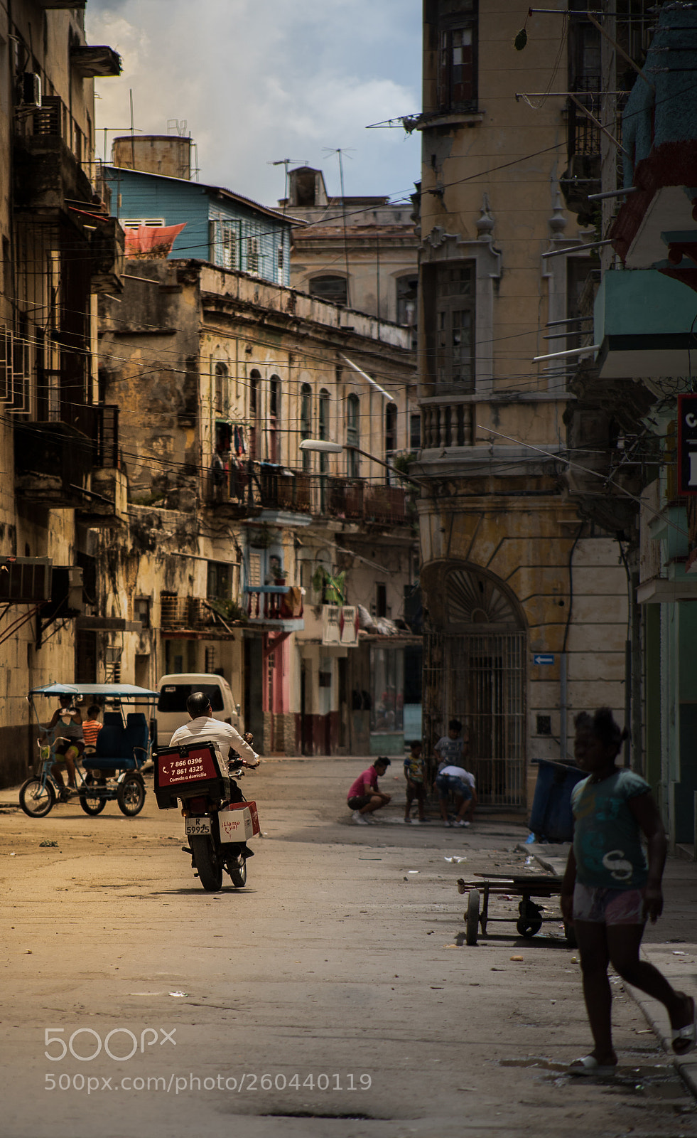 Canon EOS 6D Mark II sample photo. Streets of havana photography