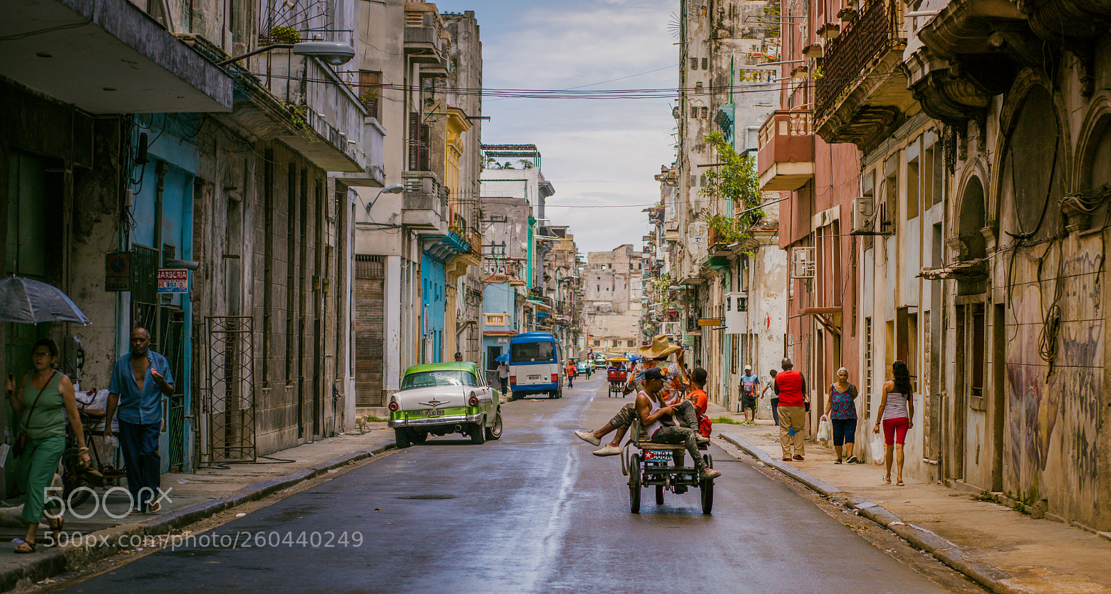 Canon EOS 6D Mark II sample photo. Streets of havana photography