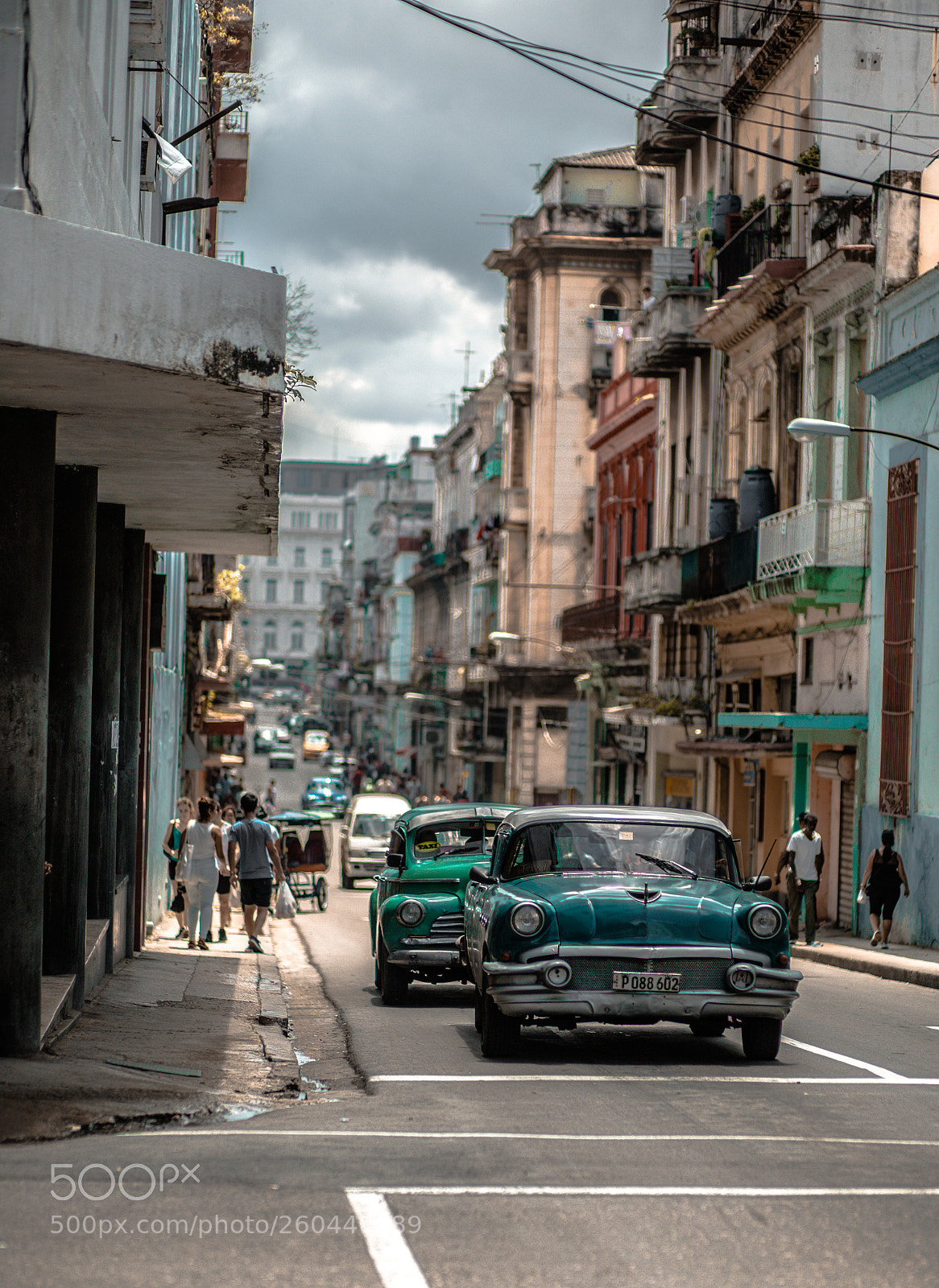 Canon EOS 6D Mark II sample photo. Streets of havana photography