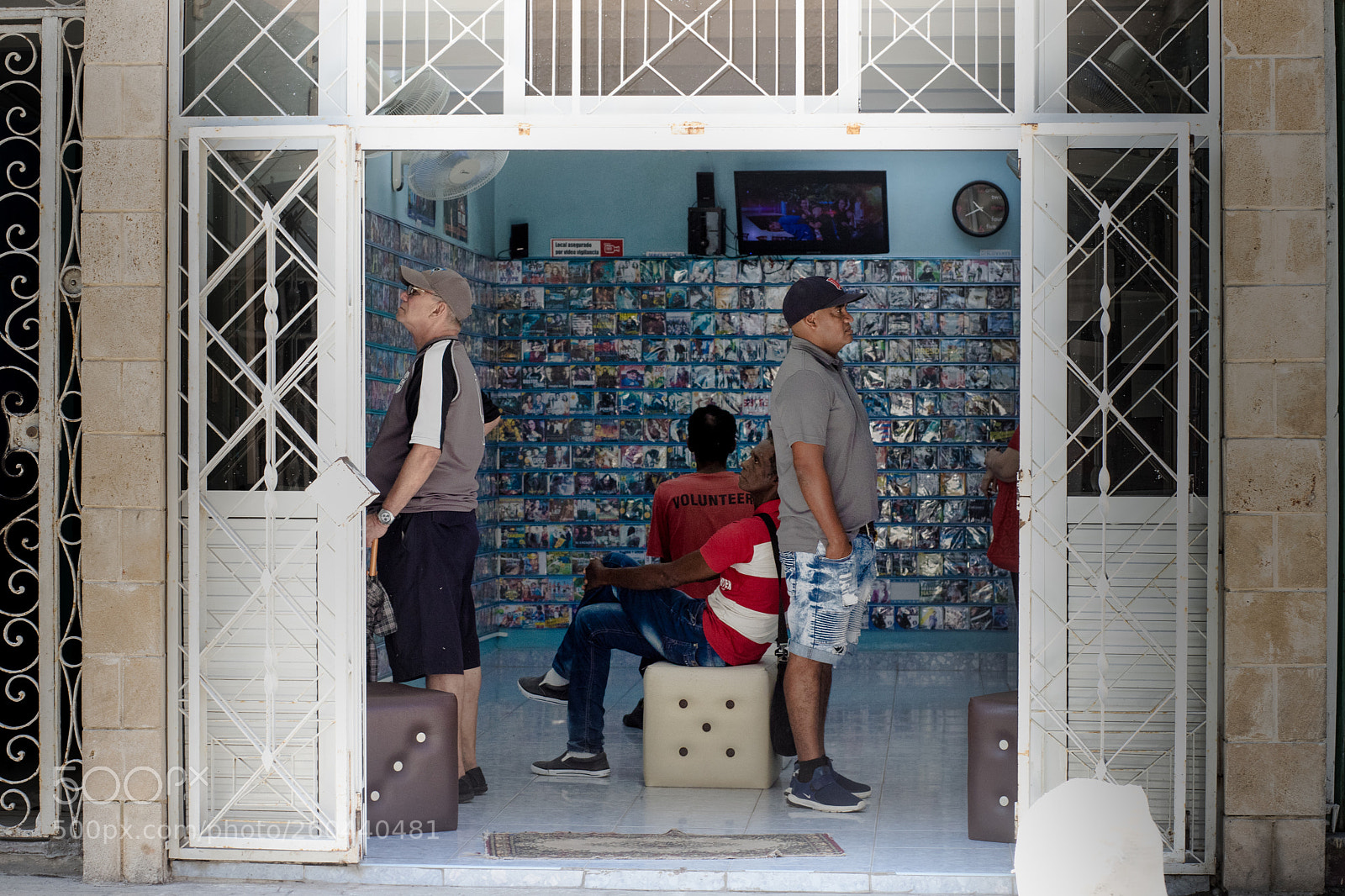 Canon EOS 6D Mark II sample photo. Streets of havana photography
