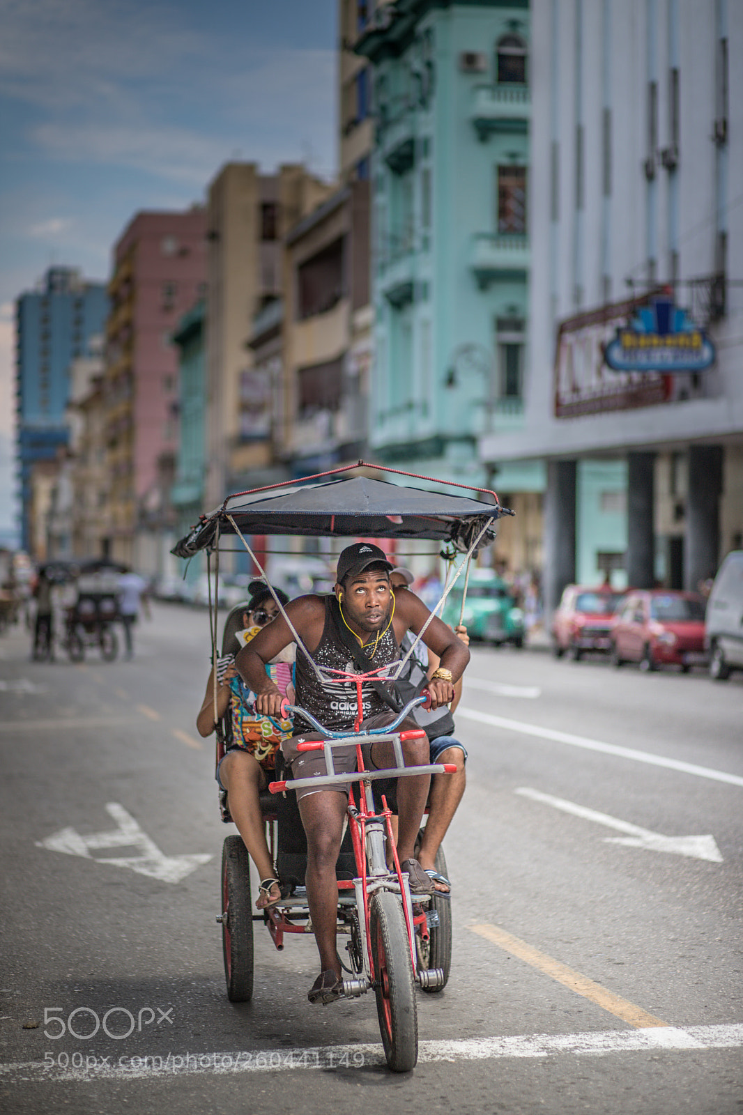 Canon EOS 6D Mark II sample photo. Streets of havana photography