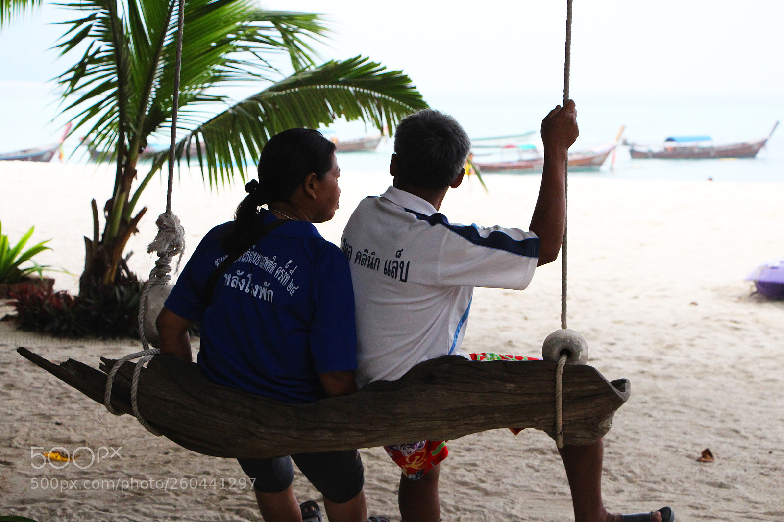 Canon EOS 650D (EOS Rebel T4i / EOS Kiss X6i) sample photo. Couple beach tree swing photography