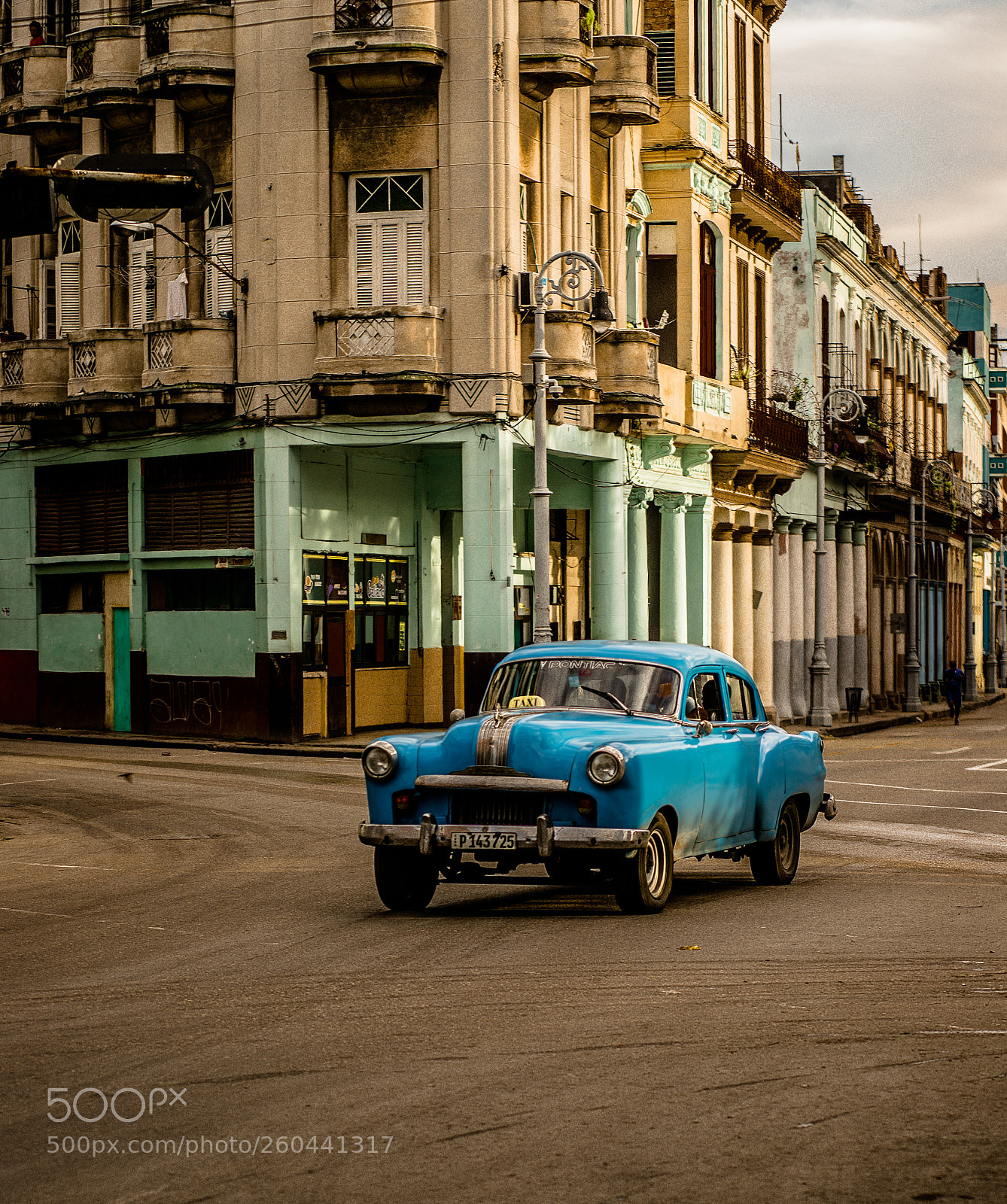 Canon EOS 6D Mark II sample photo. Streets of havana photography