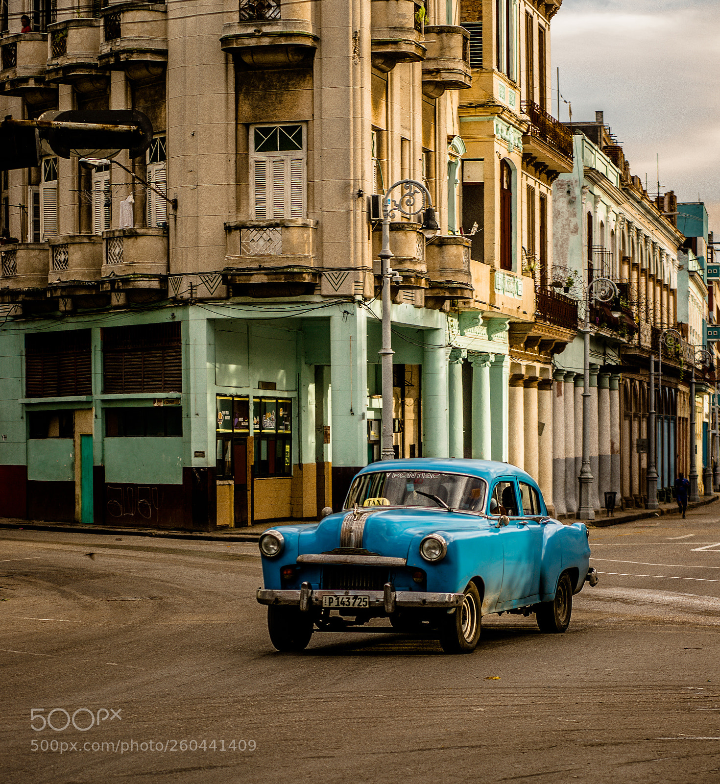 Canon EOS 6D Mark II sample photo. Streets of havana photography