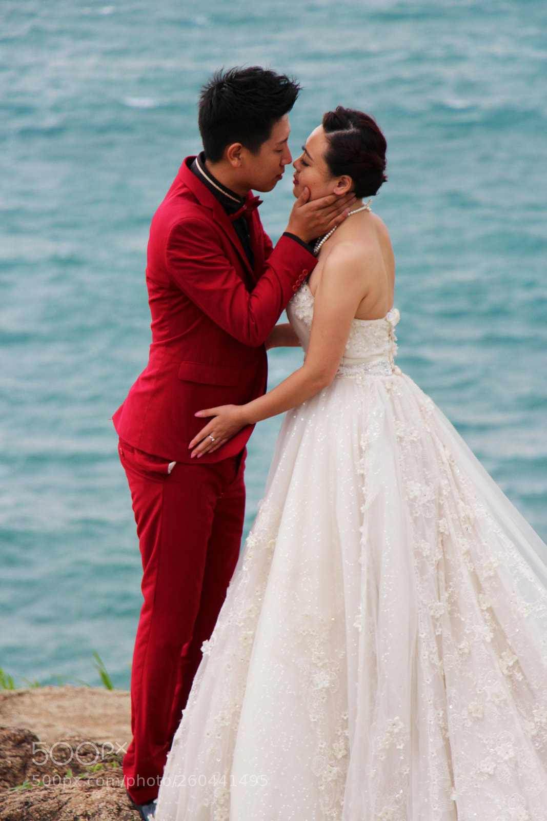Canon EOS 650D (EOS Rebel T4i / EOS Kiss X6i) sample photo. Newly wed married kiss photography