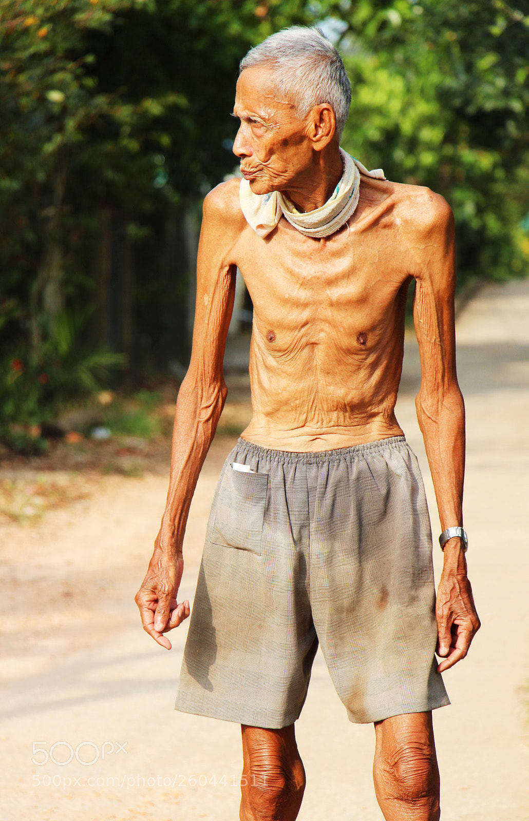 Canon EOS 650D (EOS Rebel T4i / EOS Kiss X6i) sample photo. Skinny old village man photography