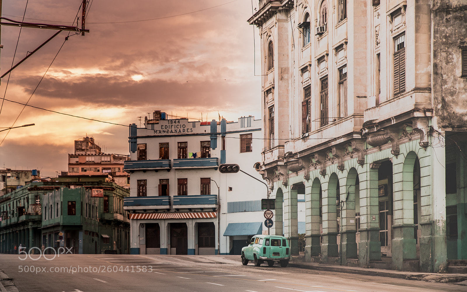 Canon EOS 6D Mark II sample photo. Streets of havana photography