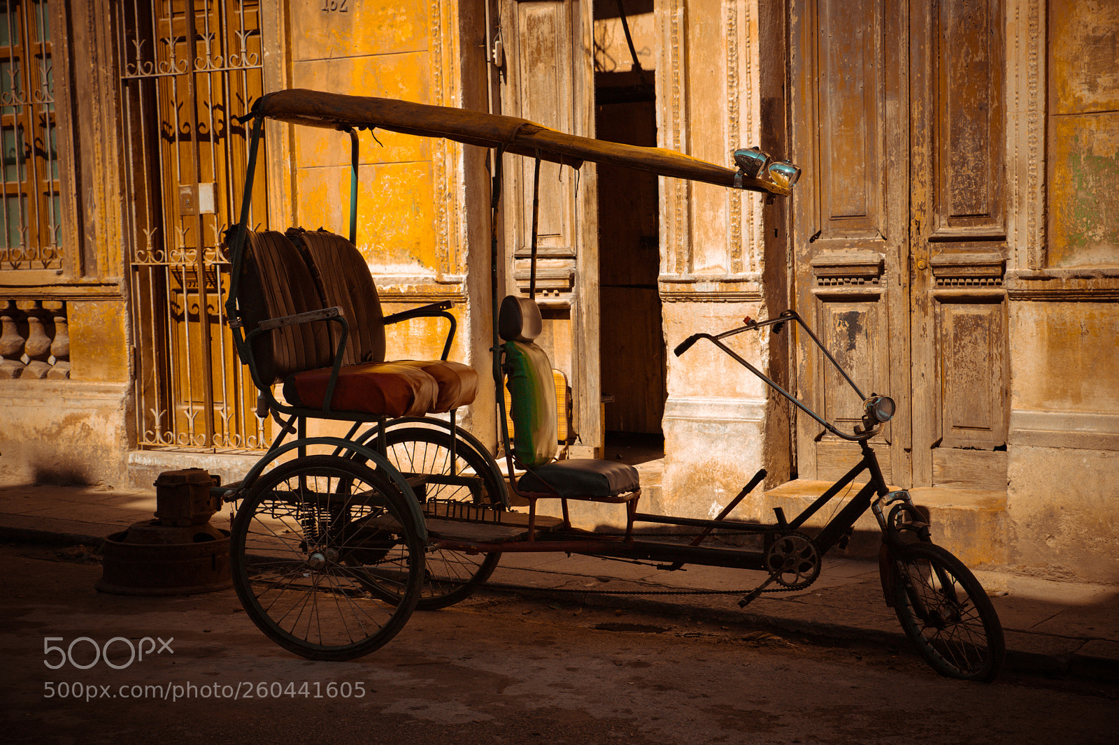 Canon EOS 6D Mark II sample photo. Streets of havana photography