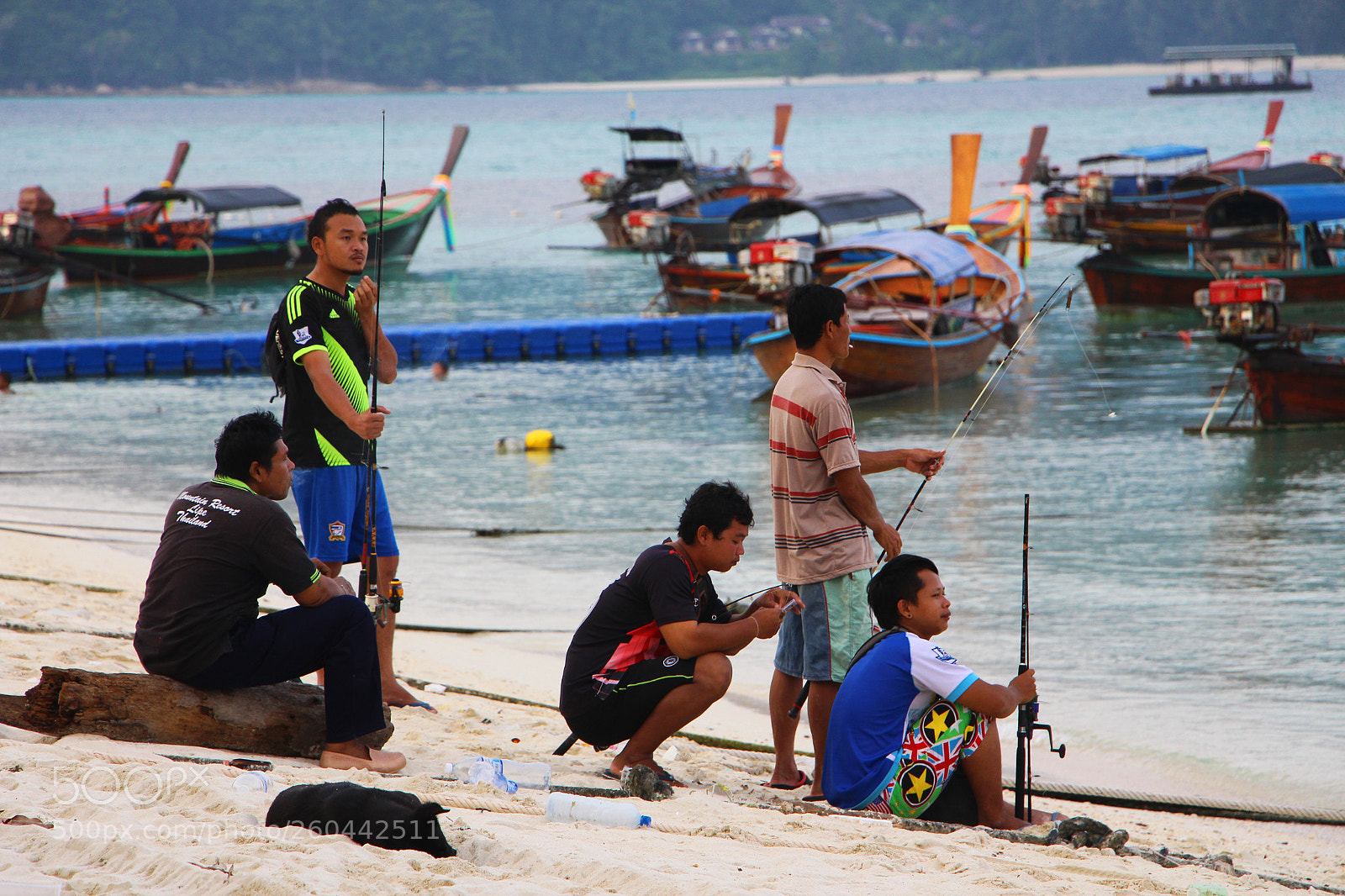 Canon EOS 650D (EOS Rebel T4i / EOS Kiss X6i) sample photo. Friends beach view fishing photography