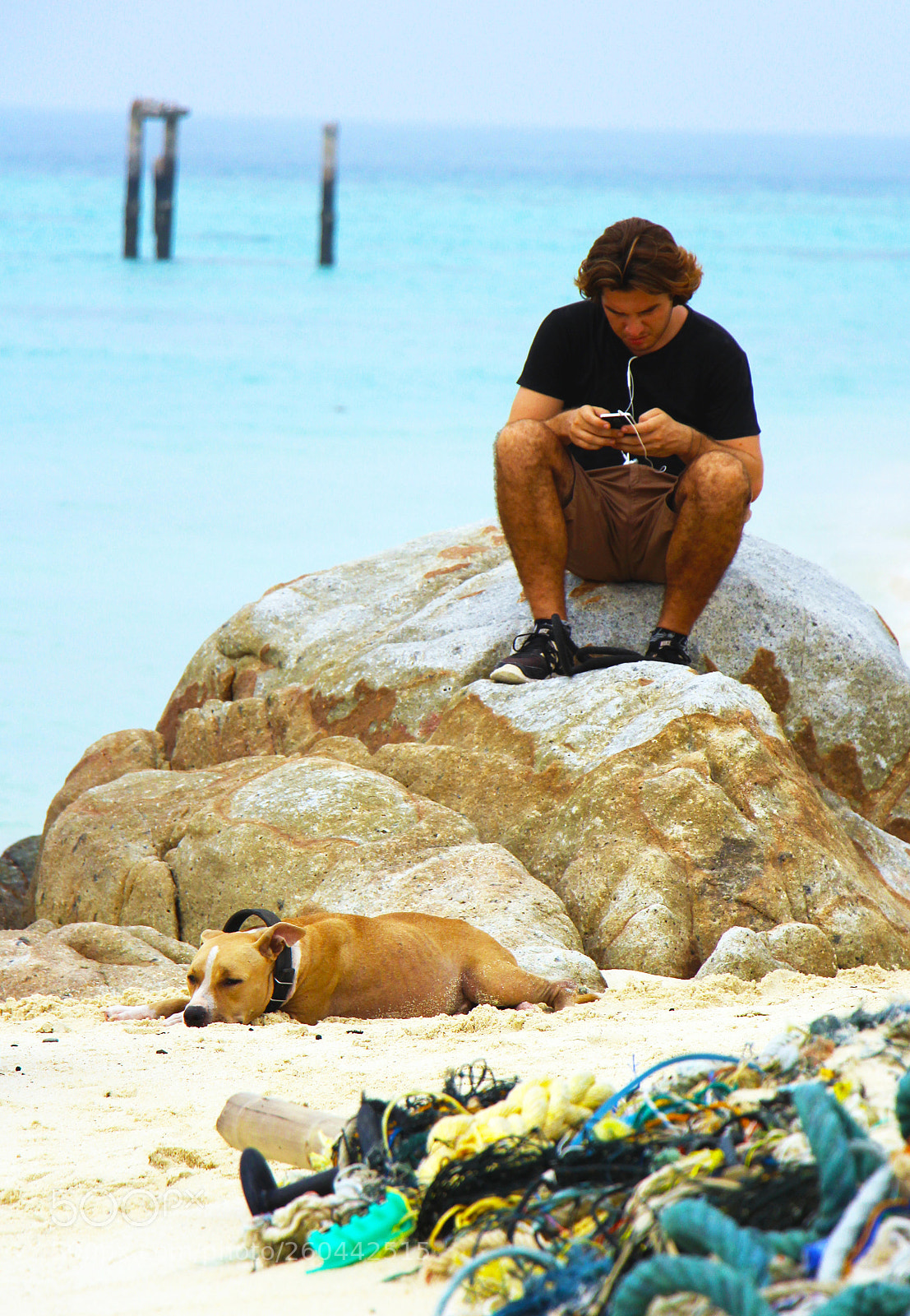 Canon EOS 650D (EOS Rebel T4i / EOS Kiss X6i) sample photo. Man rock ocean dog photography