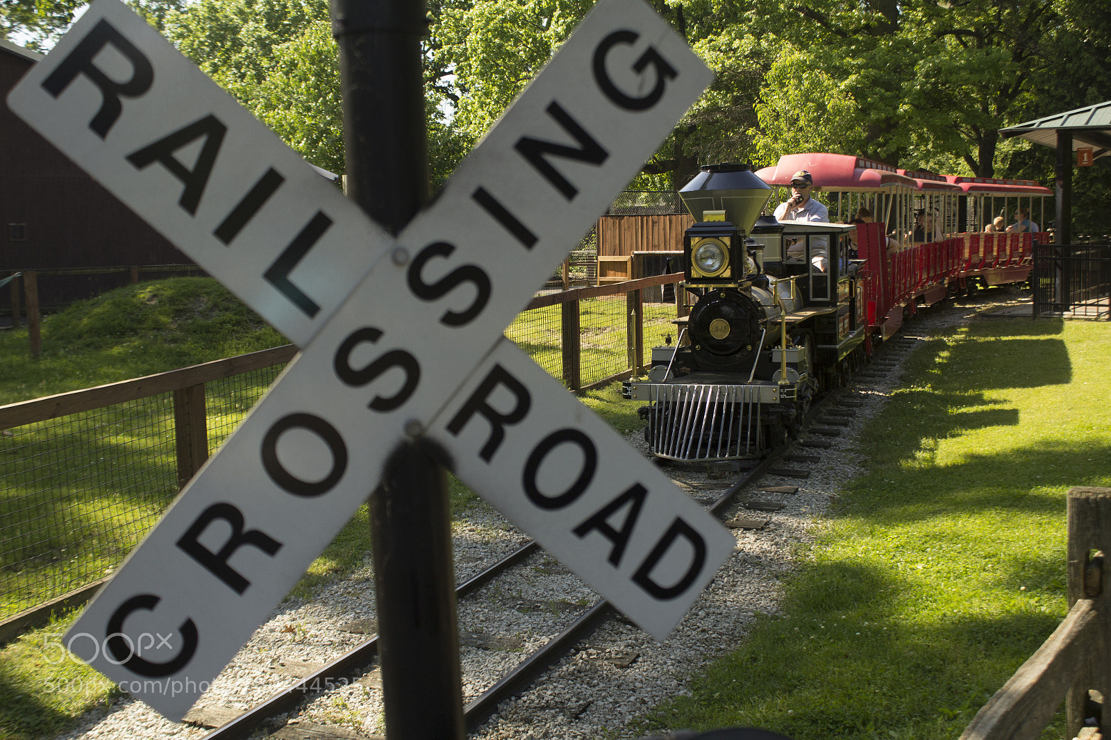 Canon EOS 1200D (EOS Rebel T5 / EOS Kiss X70 / EOS Hi) sample photo. Railroad crossing. photography