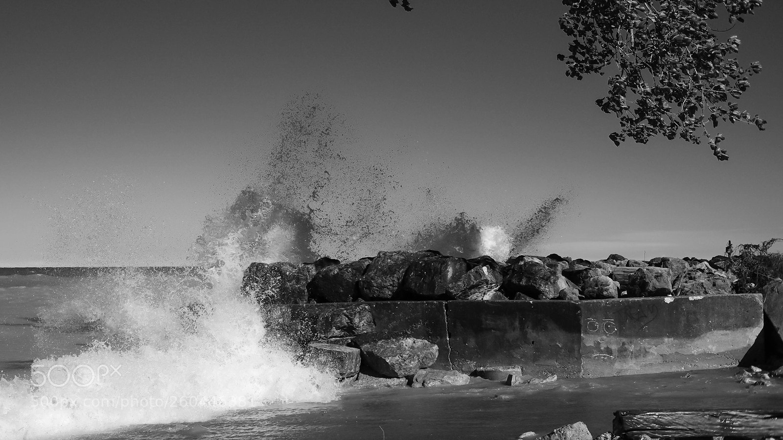Fujifilm X-T2 sample photo. Shadows n splash photography