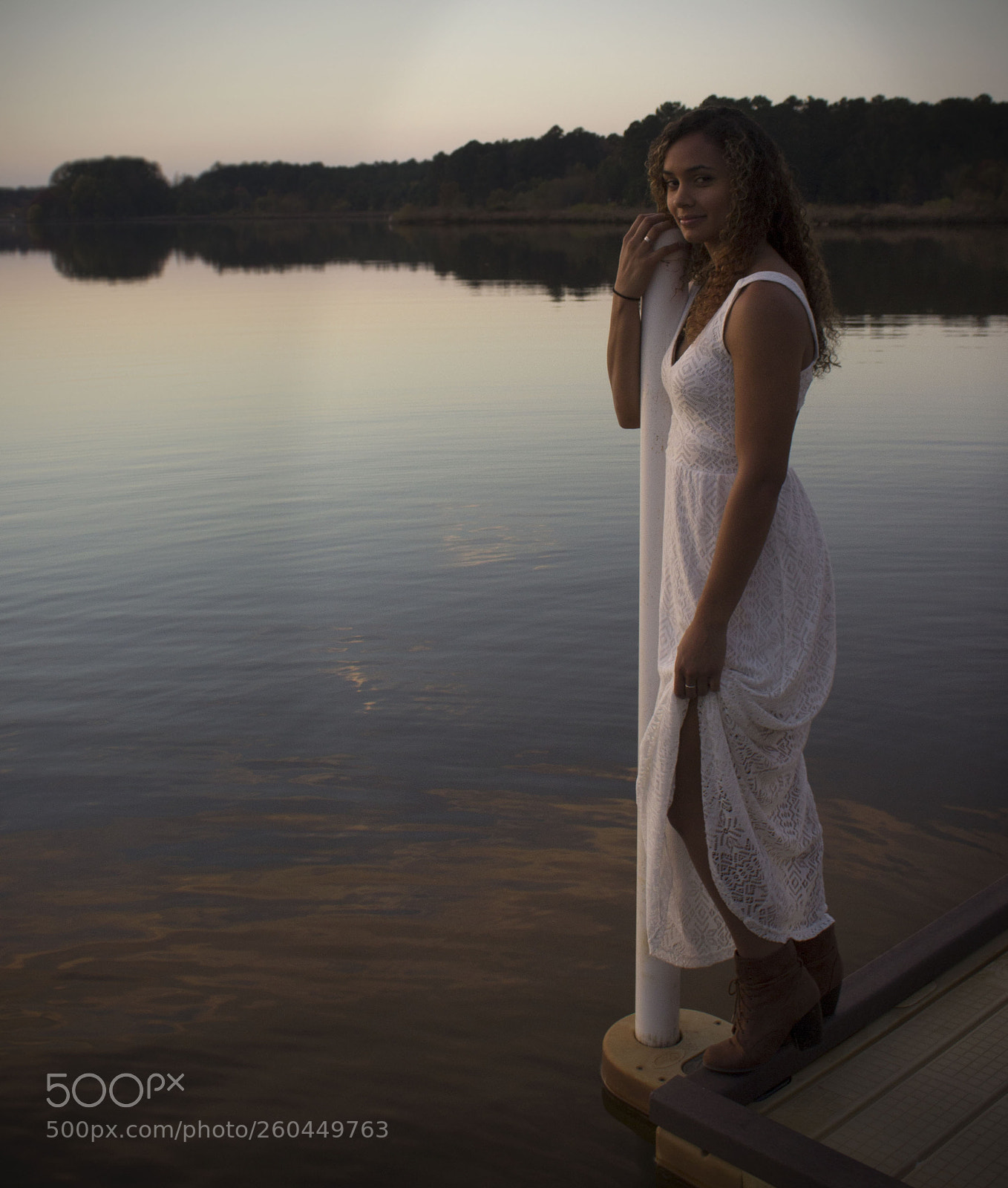 Canon EOS 1200D (EOS Rebel T5 / EOS Kiss X70 / EOS Hi) sample photo. Lady and the lake photography