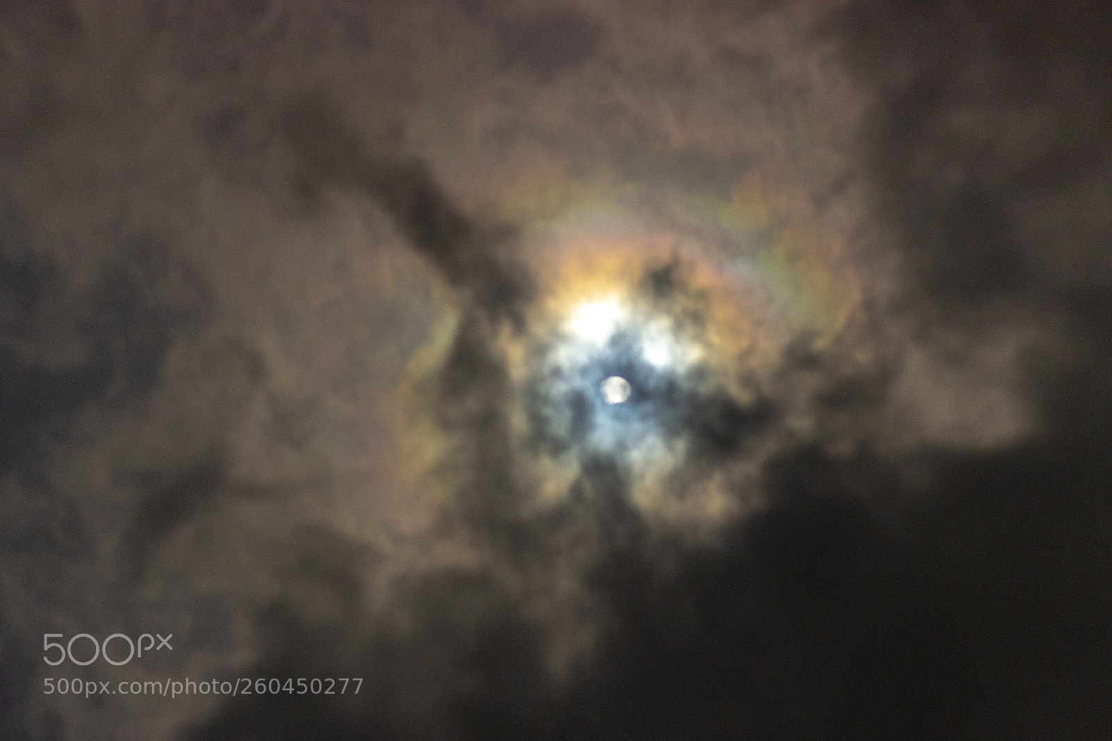 Canon EOS 600D (Rebel EOS T3i / EOS Kiss X5) sample photo. Moon rainbow photography