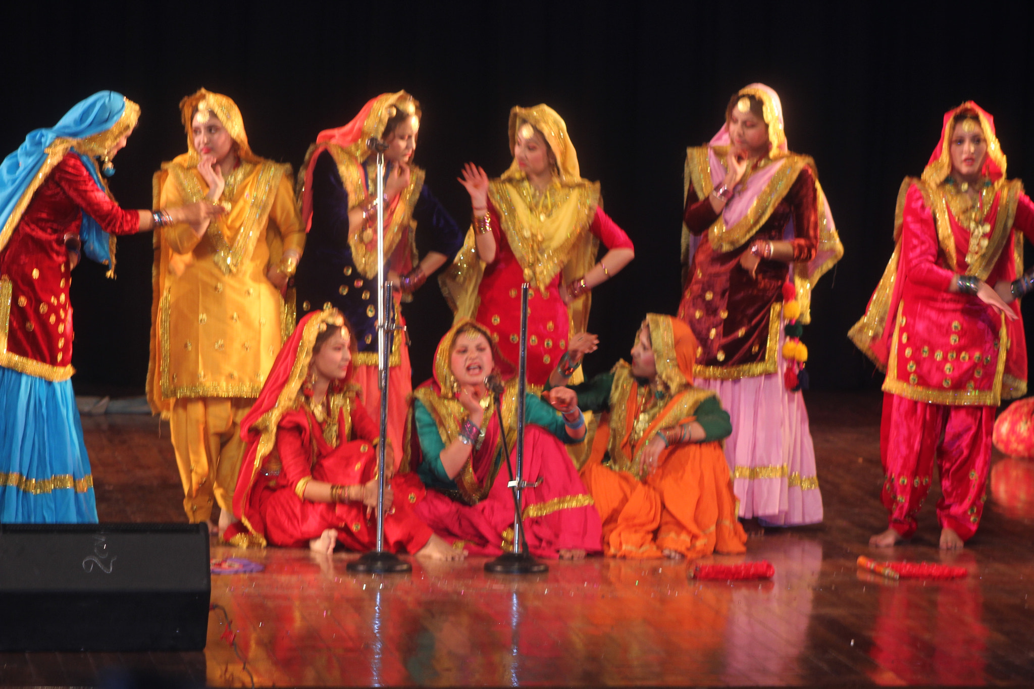 Canon EF 75-300mm f/4-5.6 USM sample photo. Beauty of performing arts photography