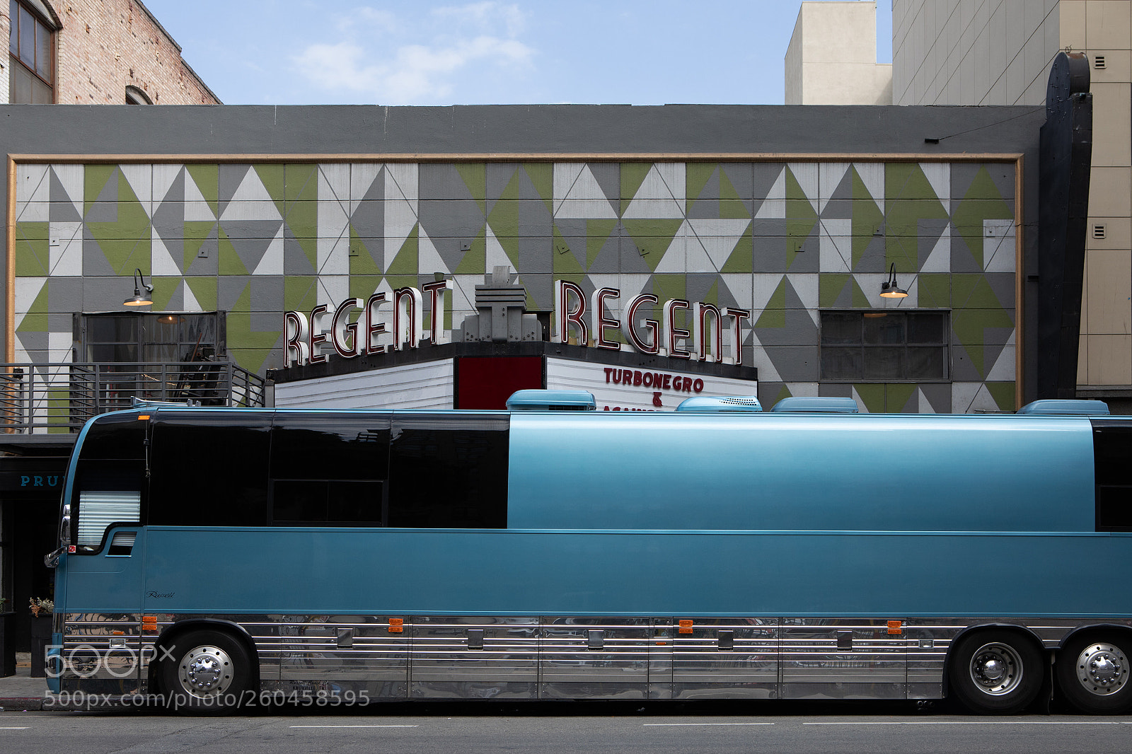 Canon EOS 5D Mark IV sample photo. Tour bus regent theater photography
