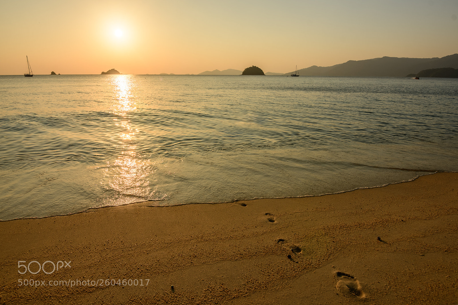 Nikon D7500 sample photo. Footprints in the sand photography