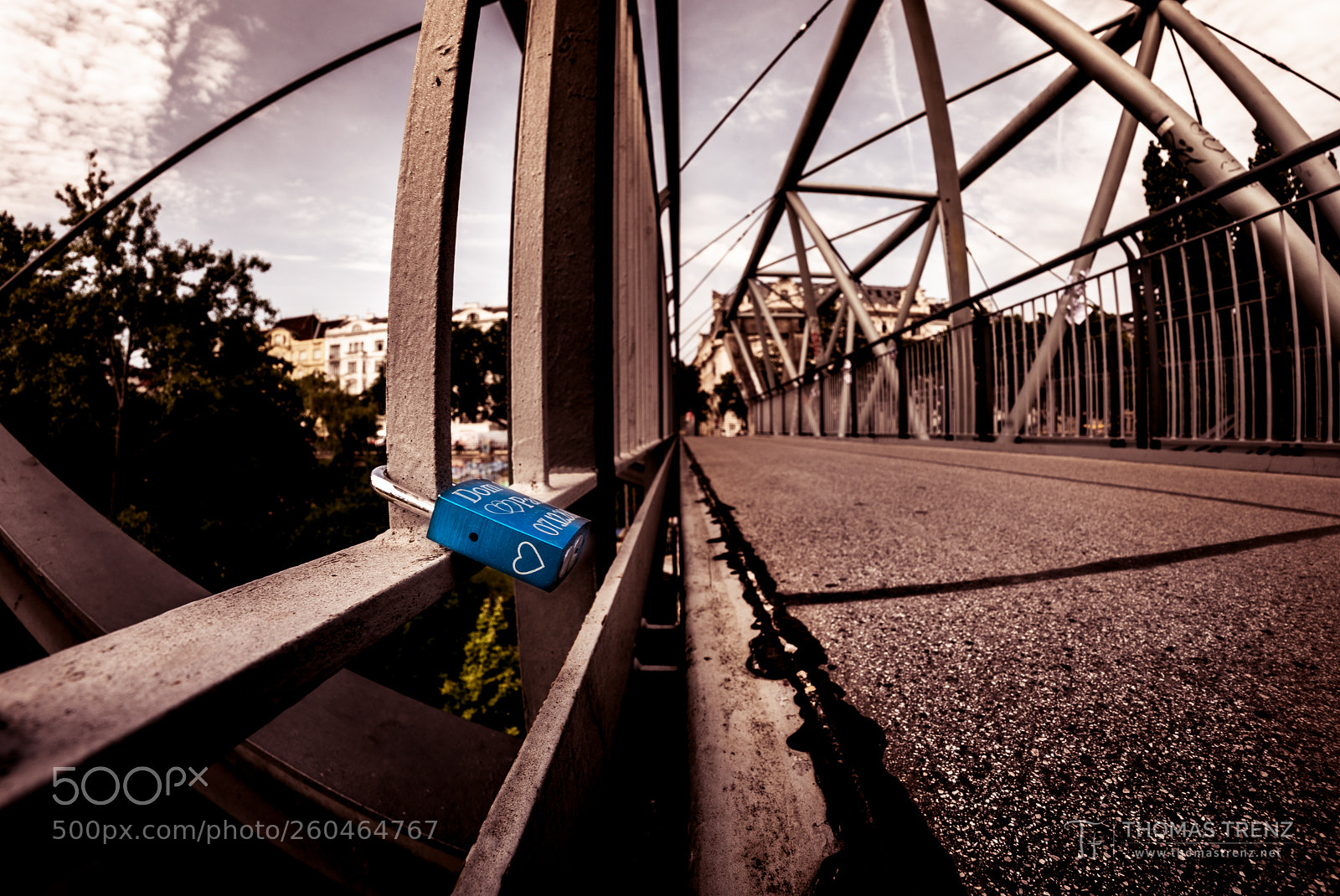 Nikon D600 sample photo. The alone love lock photography