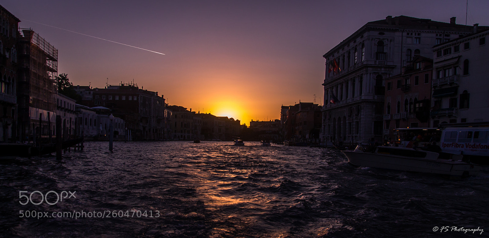 Canon EOS 1100D (EOS Rebel T3 / EOS Kiss X50) sample photo. Darkness in venice photography