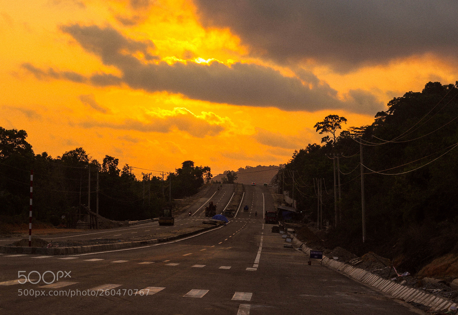 Canon EOS 650D (EOS Rebel T4i / EOS Kiss X6i) sample photo. Road to sky photography