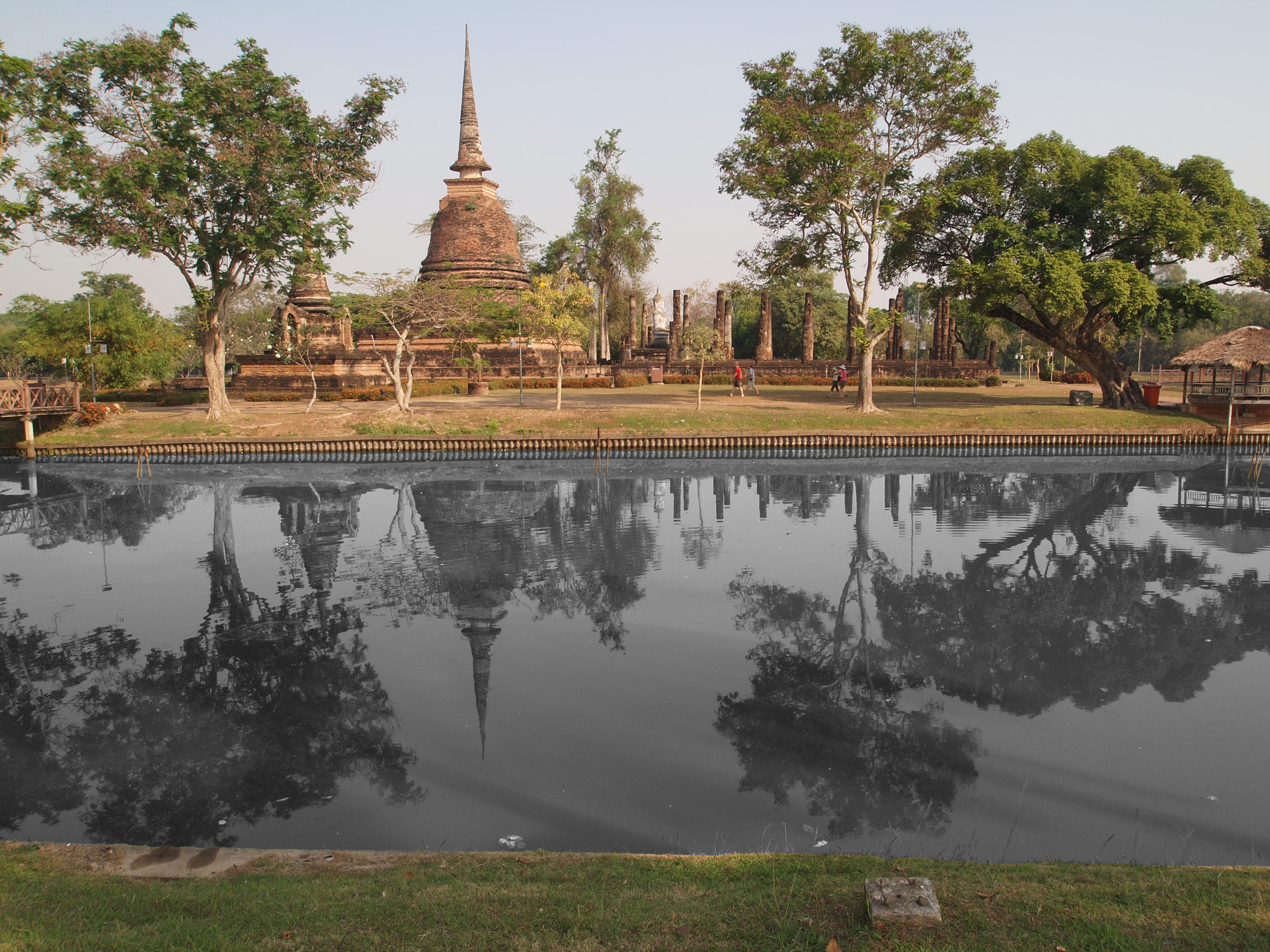 Olympus PEN E-P2 sample photo. Temple in sukothai photography