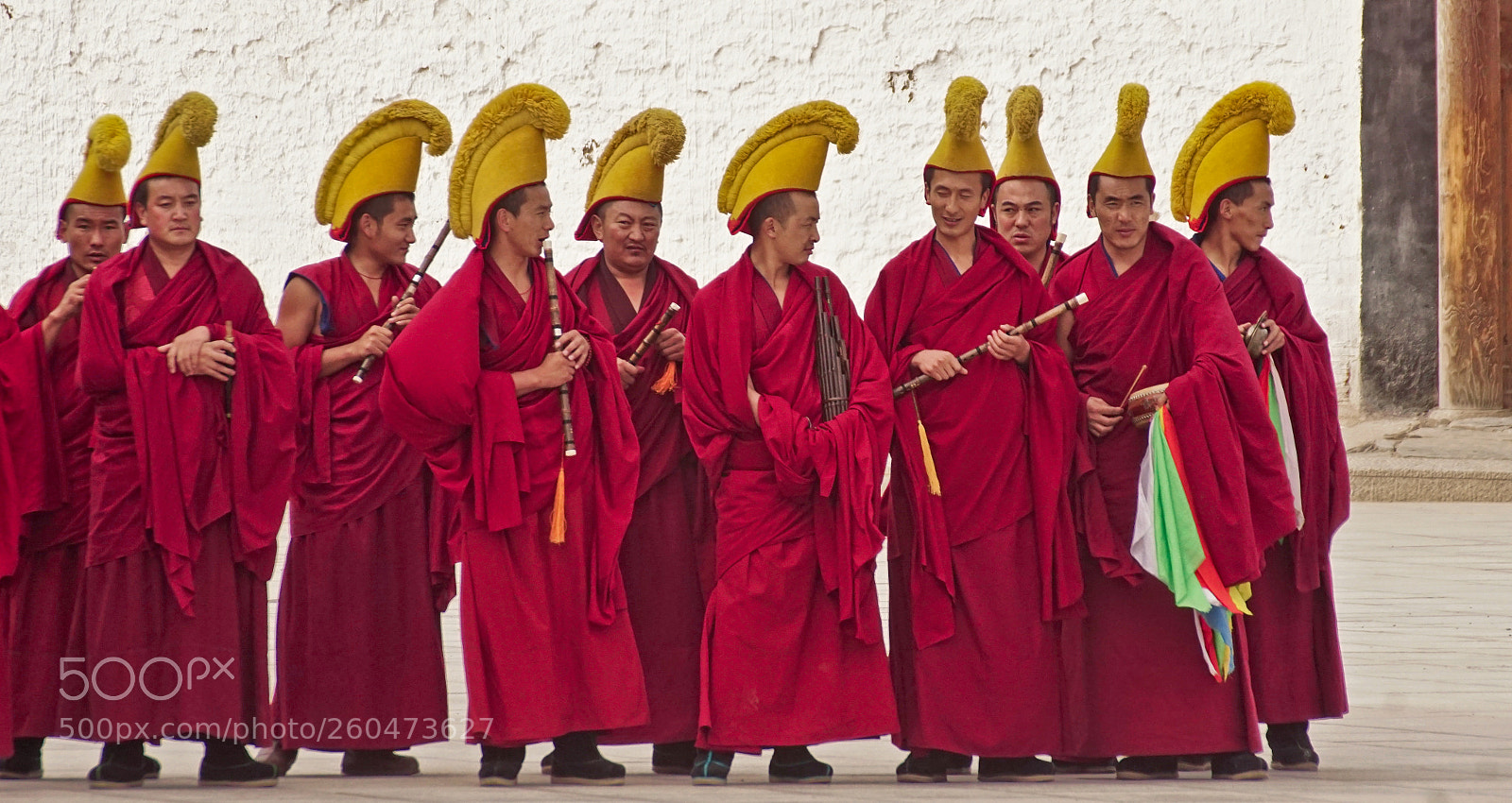 Sony ILCA-77M2 sample photo. Yellow hat tibetan monks photography