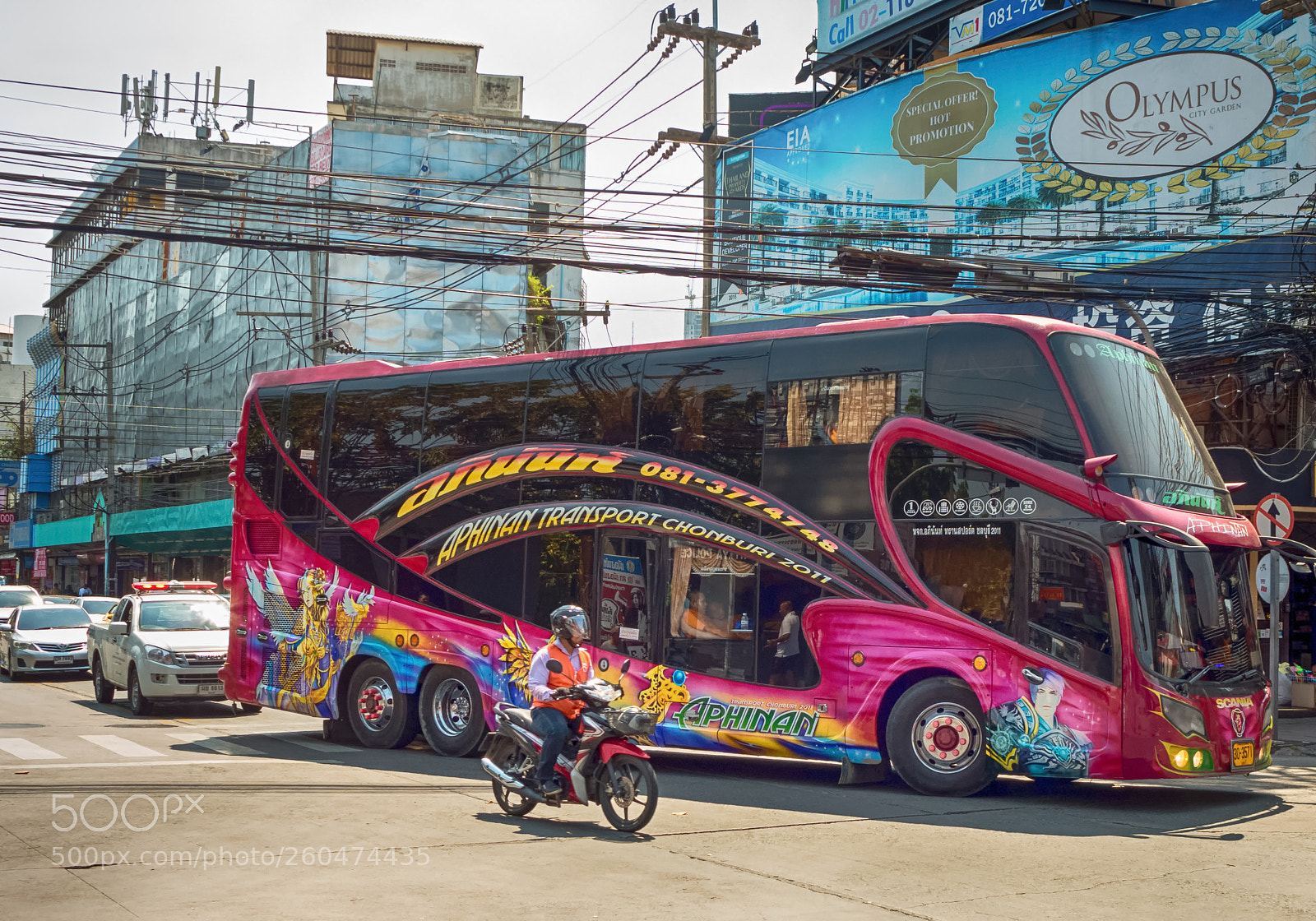 Panasonic Lumix DMC-LX7 sample photo. A colorful bus in photography