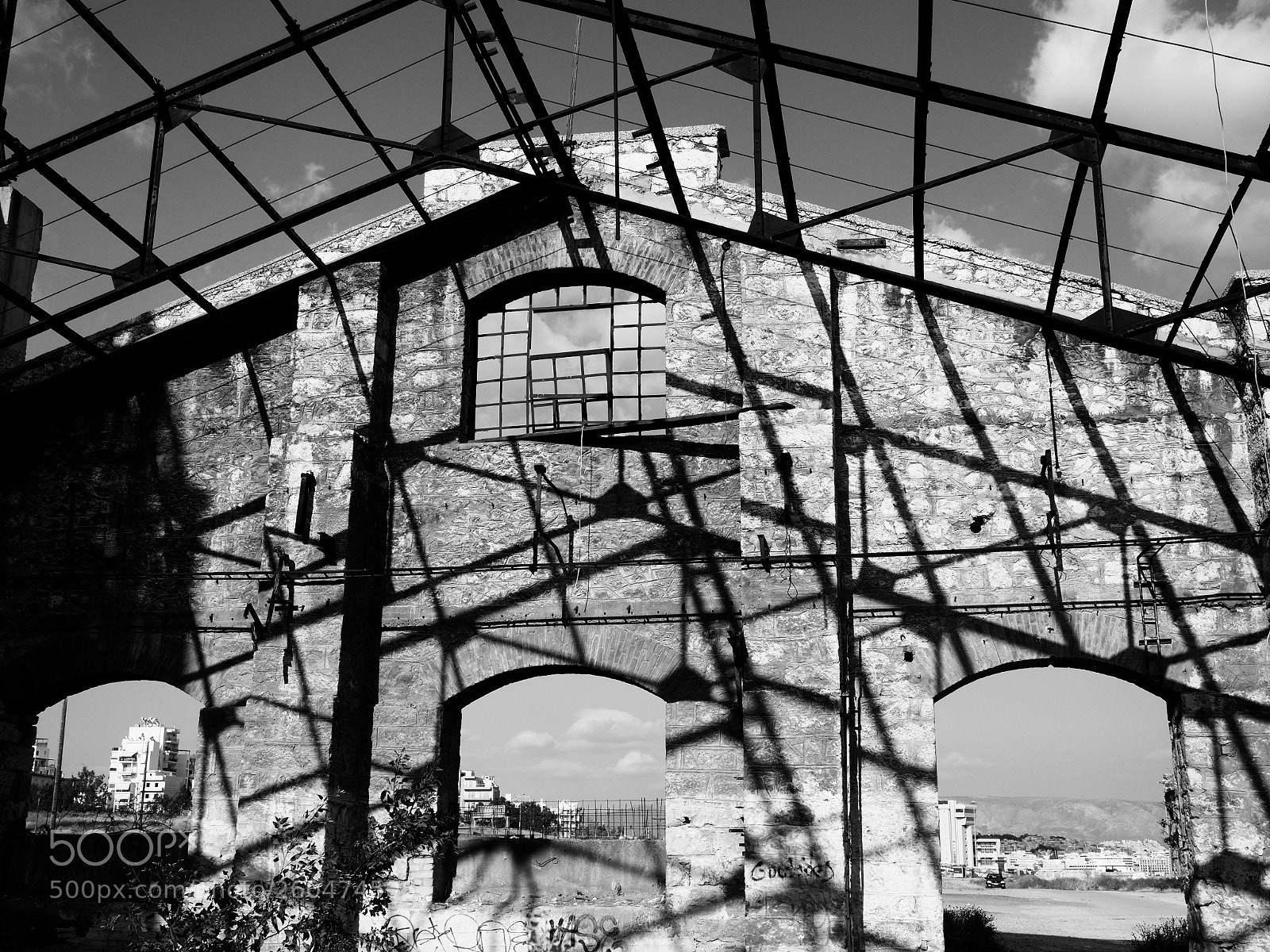 Olympus PEN-F sample photo. Iron web photography